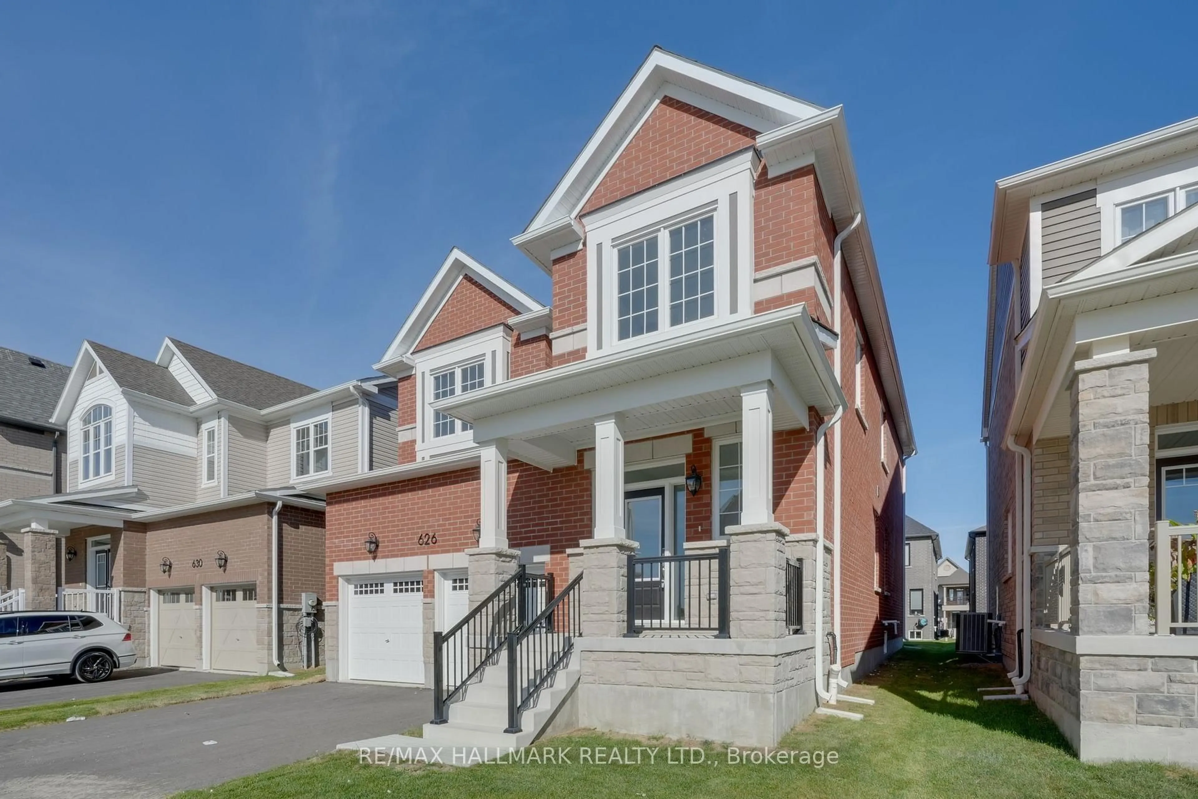 Home with brick exterior material, street for 626 Newlove St, Innisfil Ontario L9S 0R9