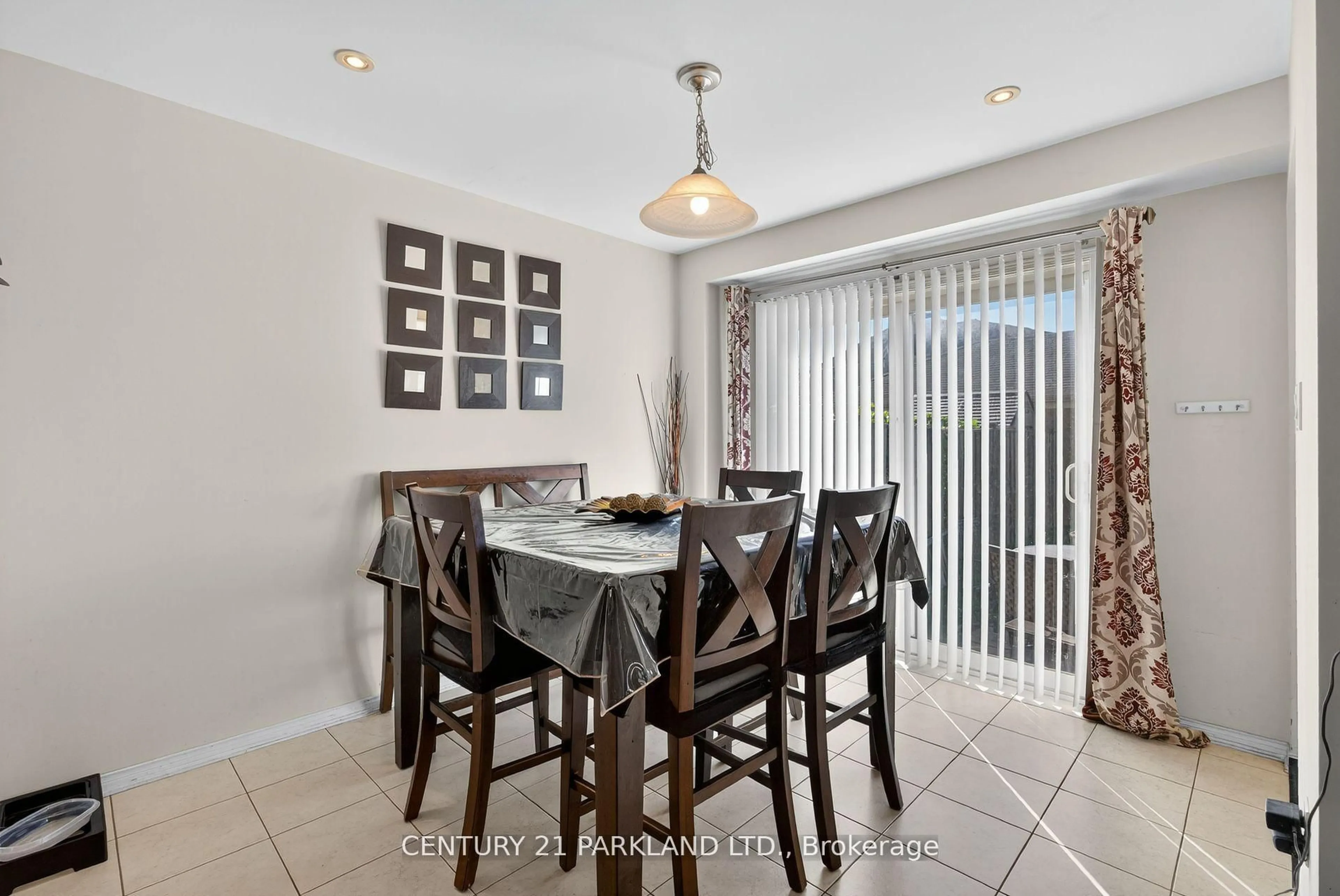 Dining room, unknown for 136 Gas Lamp Lane, Markham Ontario L6B 1K9