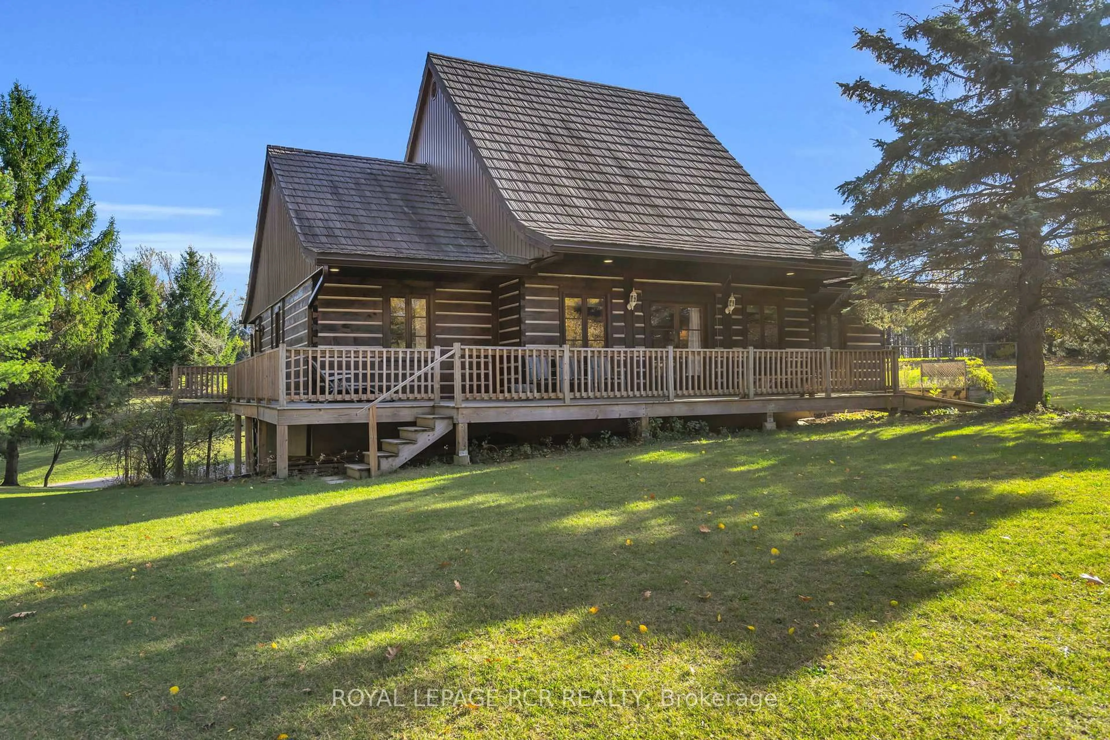 A pic from outside/outdoor area/front of a property/back of a property/a pic from drone, unknown for 300 Old Bathurst St, King Ontario L7B 1K5