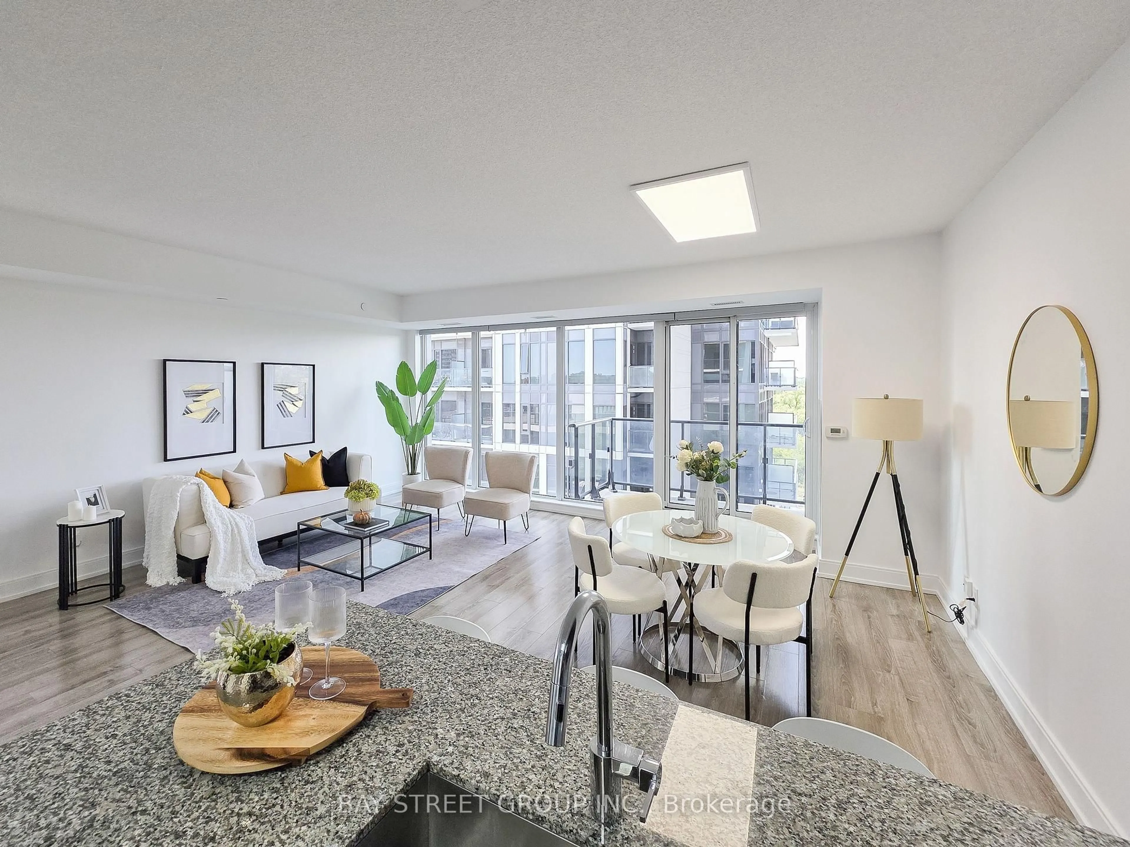 Living room with furniture, unknown for 9608 Yonge St #705B, Richmond Hill Ontario L4C 0X4