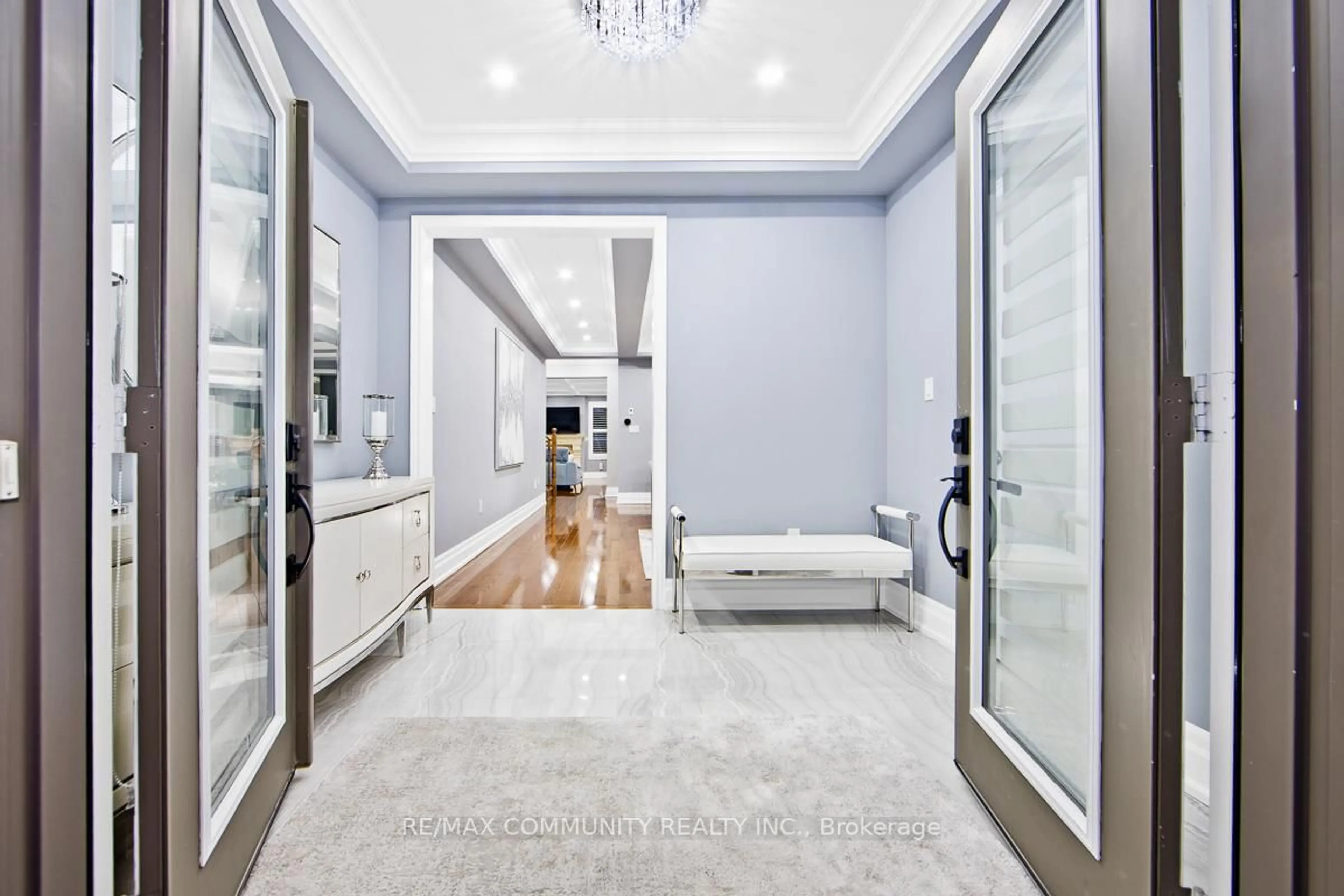 Indoor foyer for 7 Seager St, Richmond Hill Ontario L4S 0H1