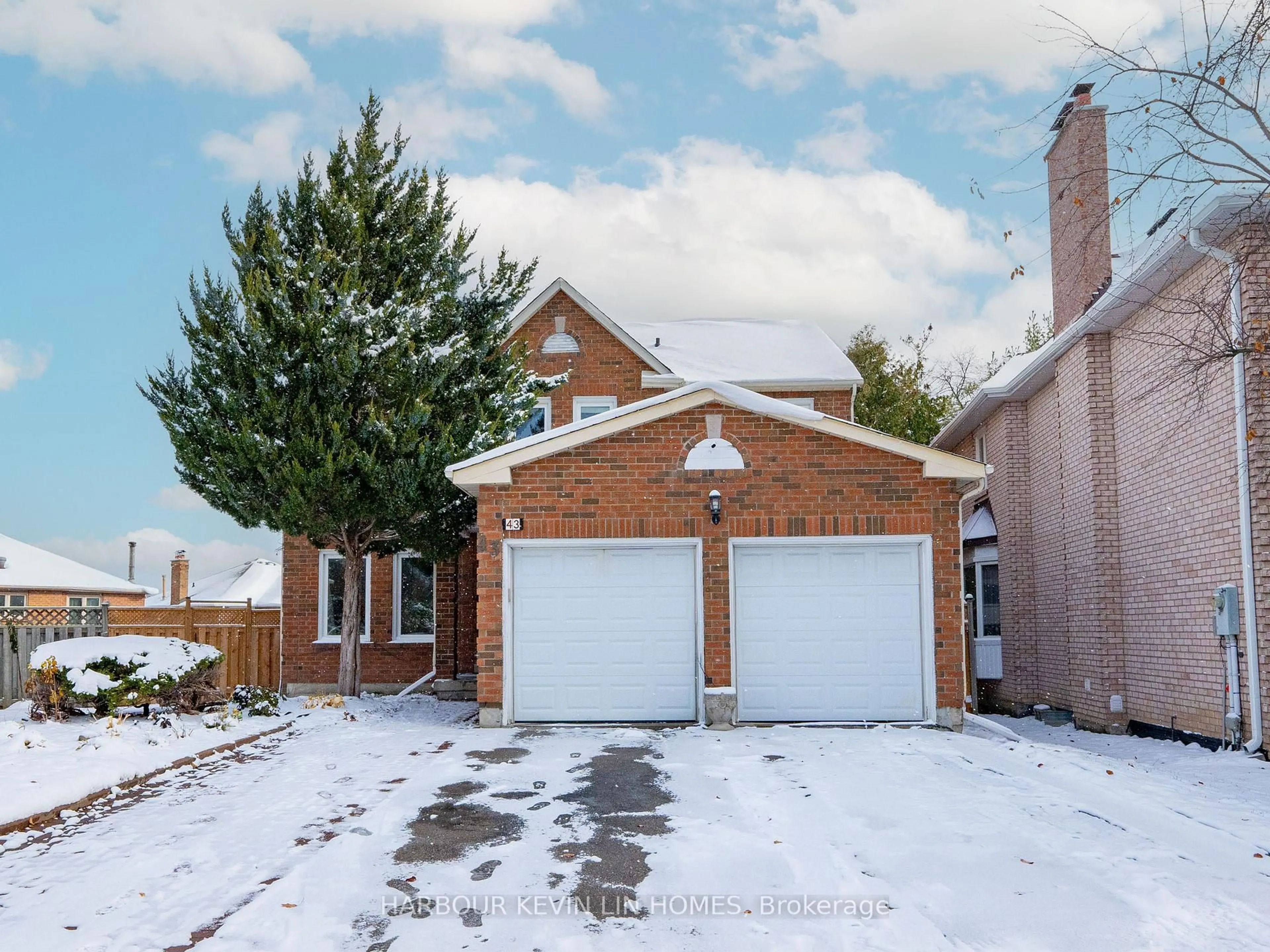 Home with brick exterior material, street for 43 Piccadilly Rd, Richmond Hill Ontario L4B 1S9