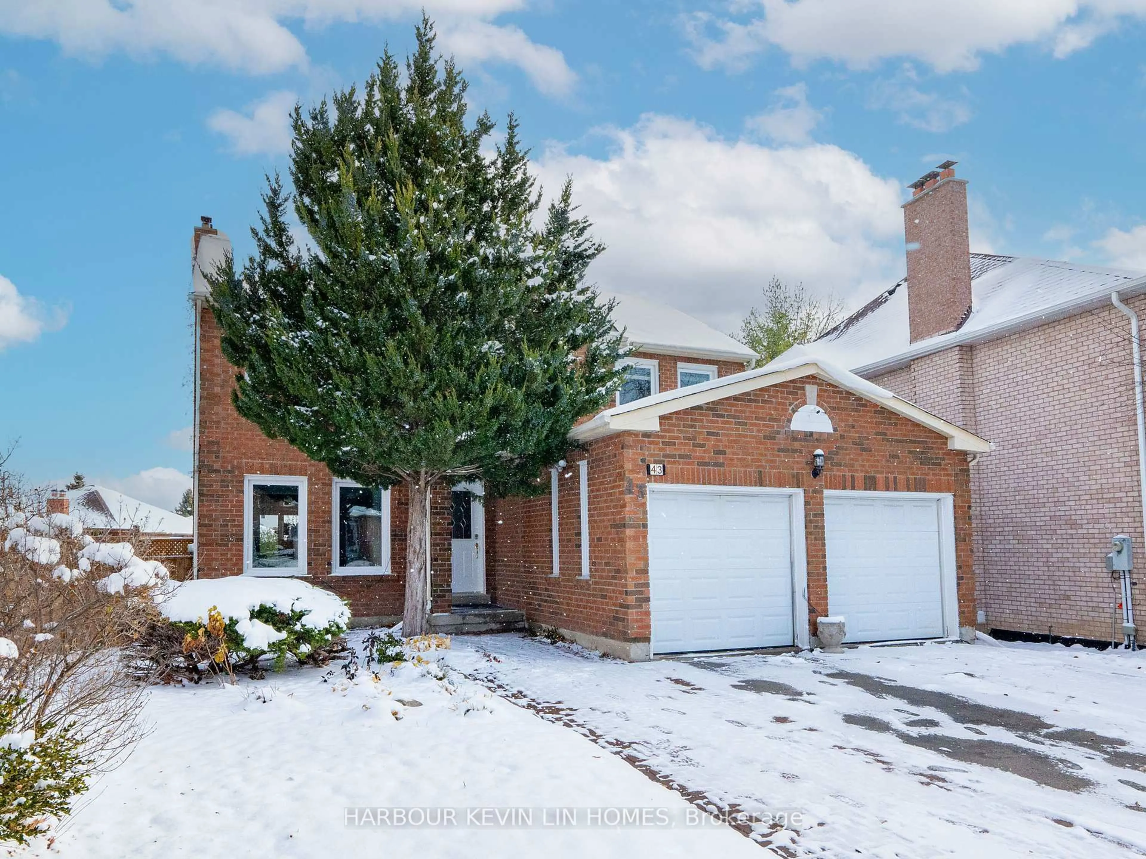 Home with brick exterior material, street for 43 Piccadilly Rd, Richmond Hill Ontario L4B 1S9