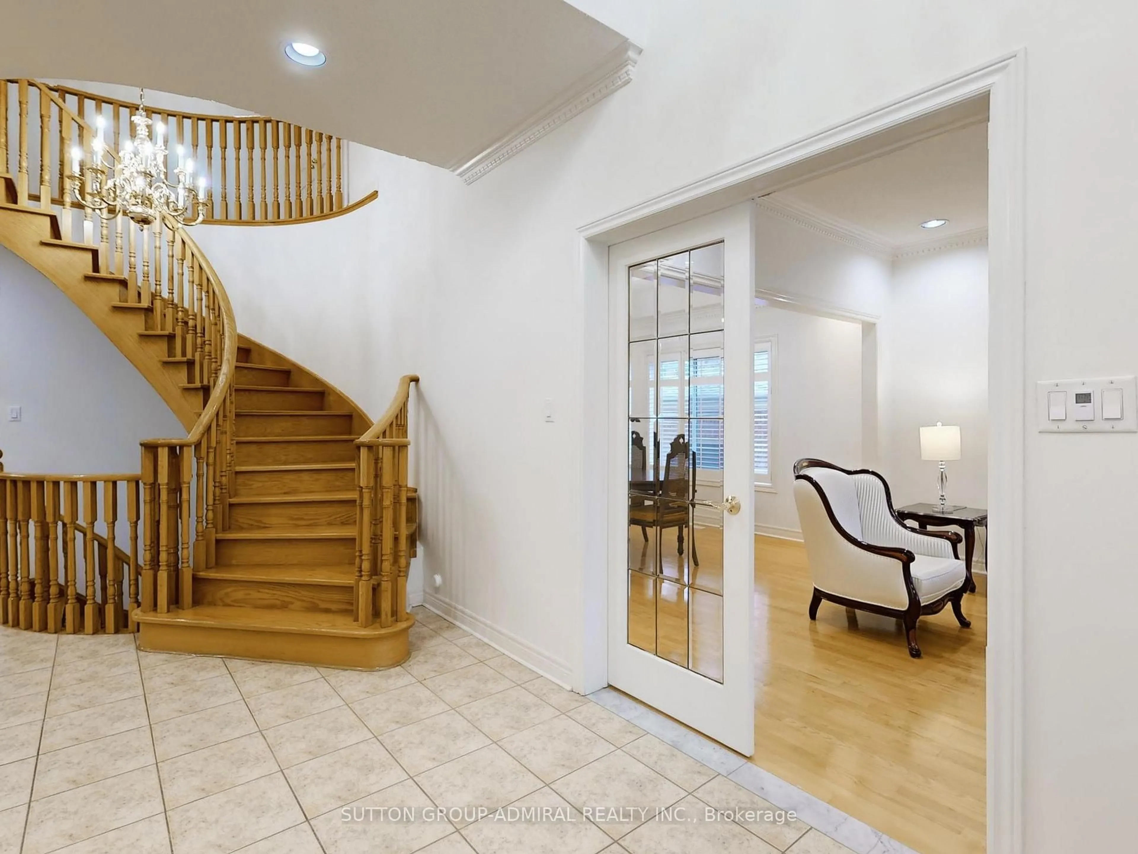 Indoor foyer for 94 Reansbury Cres, Markham Ontario L6C 1X6