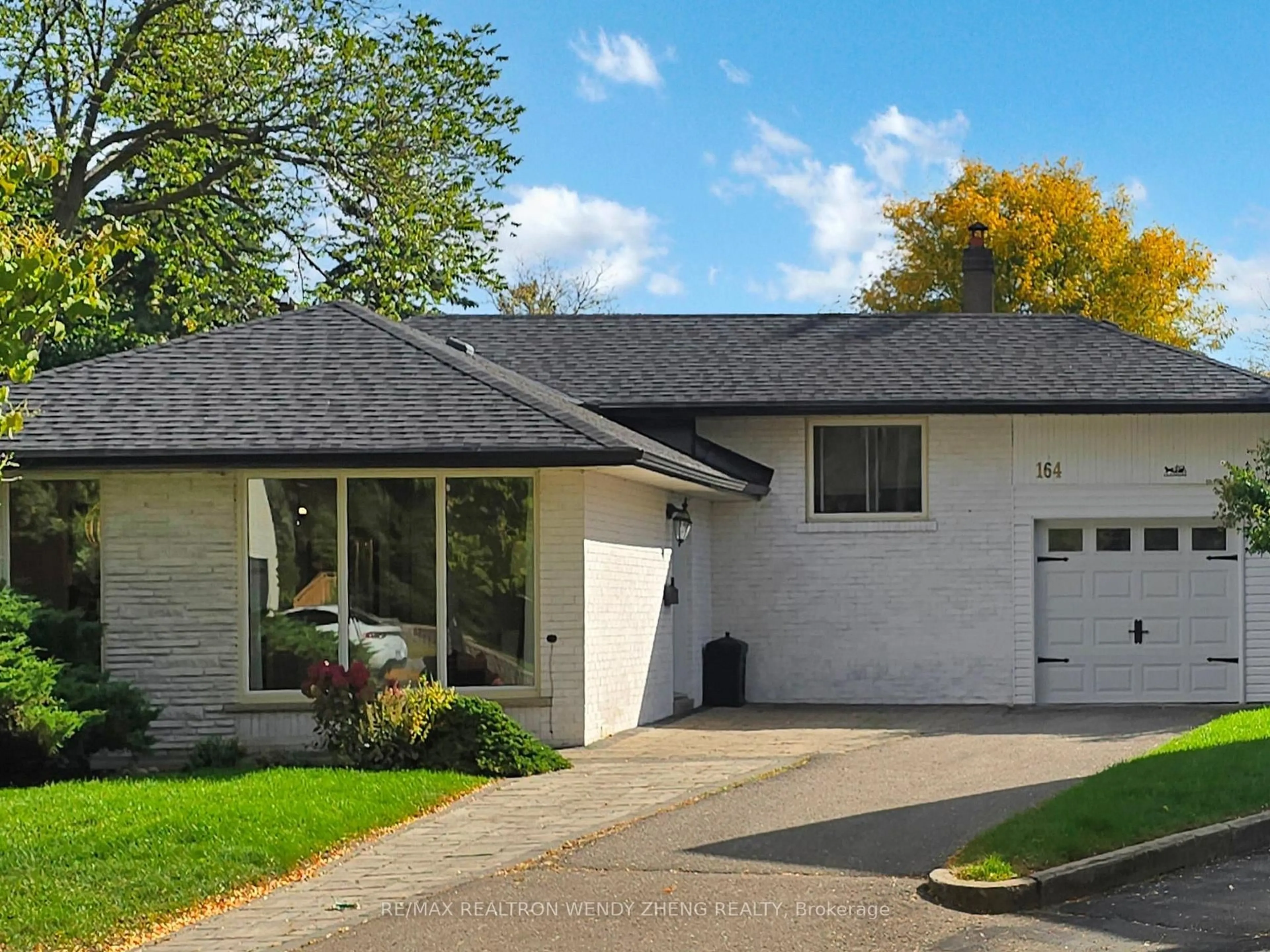 Home with vinyl exterior material, street for 164 Kenvale Crt, Richmond Hill Ontario L4C 4S9