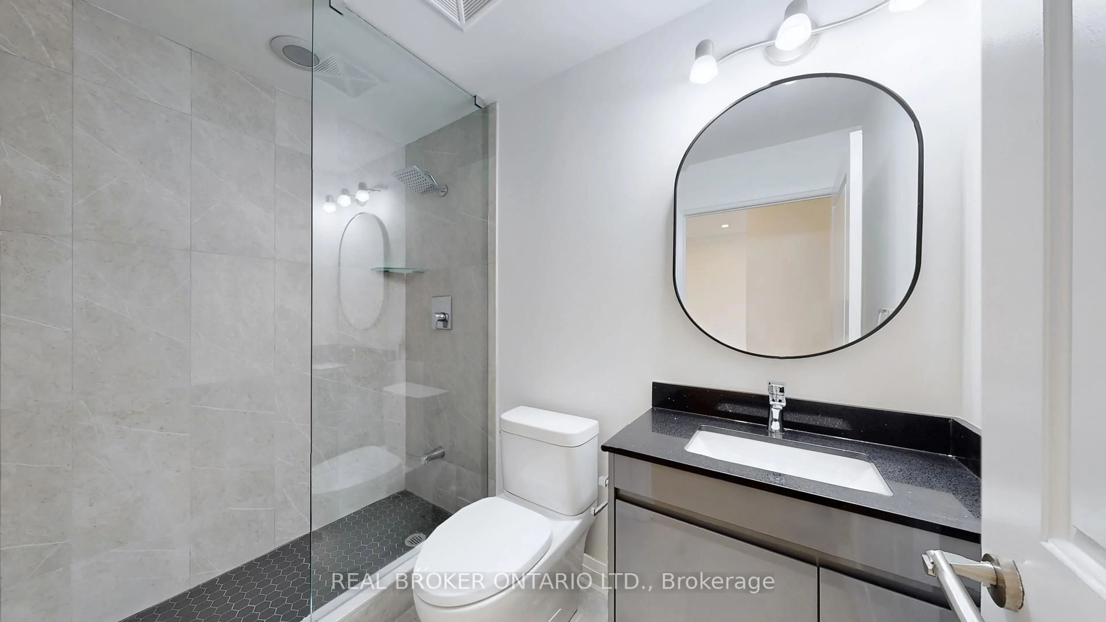 Standard bathroom, ceramic/tile floor for 520 Steeles Ave #103, Vaughan Ontario L4J 1A2
