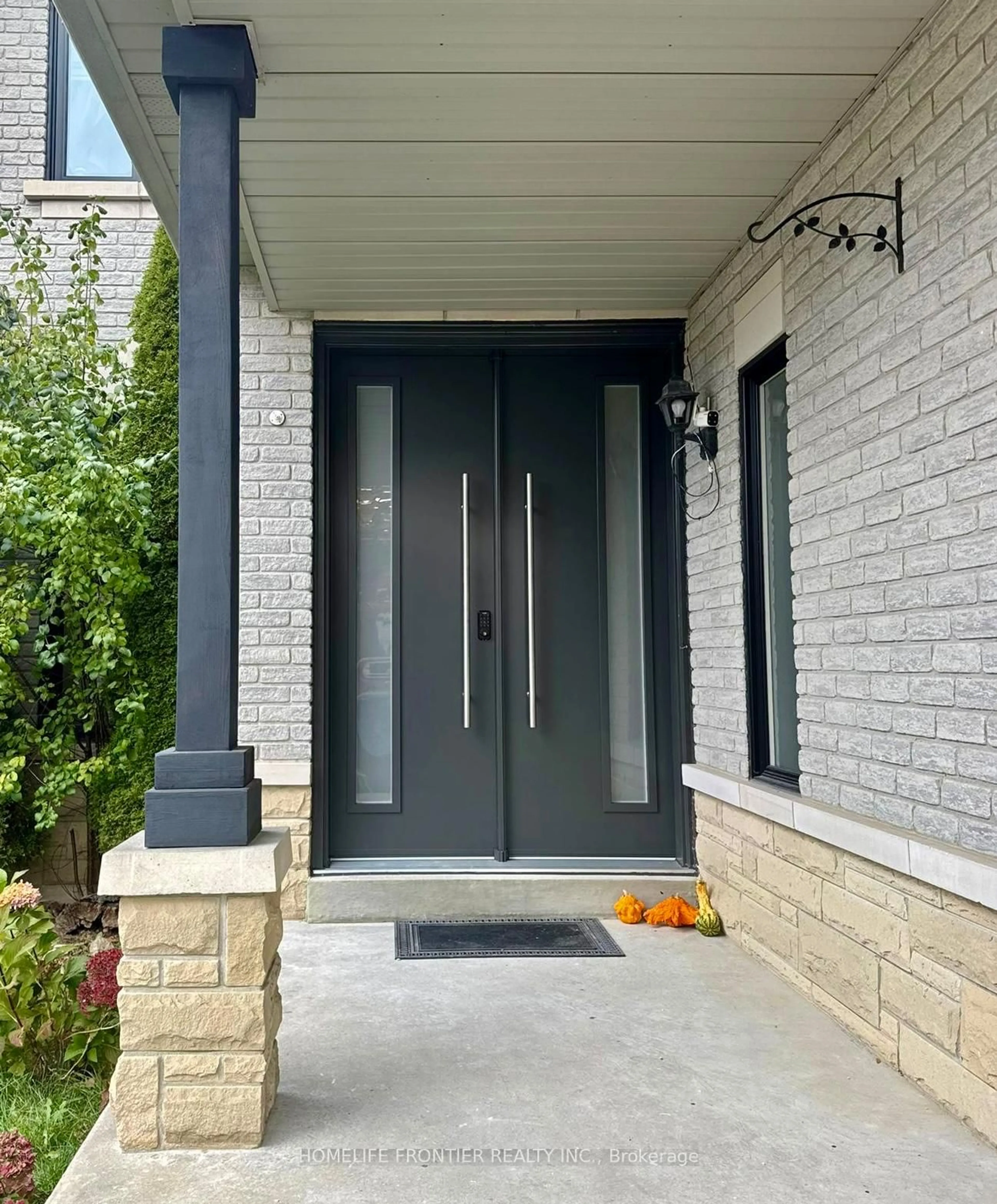 Indoor entryway for 6 Raintree Cres, Richmond Hill Ontario L4E 3T5