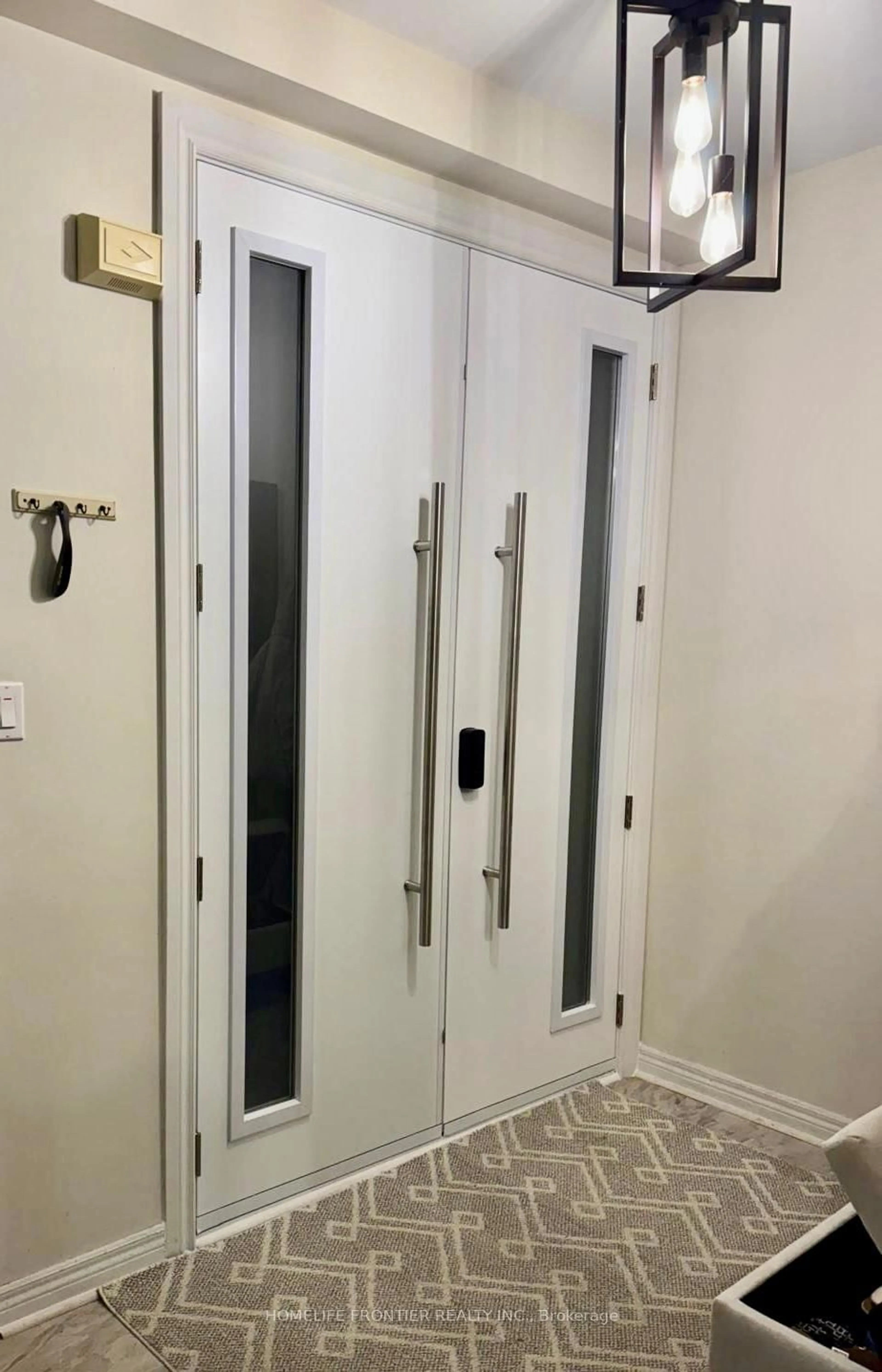 Indoor entryway for 6 Raintree Cres, Richmond Hill Ontario L4E 3T5