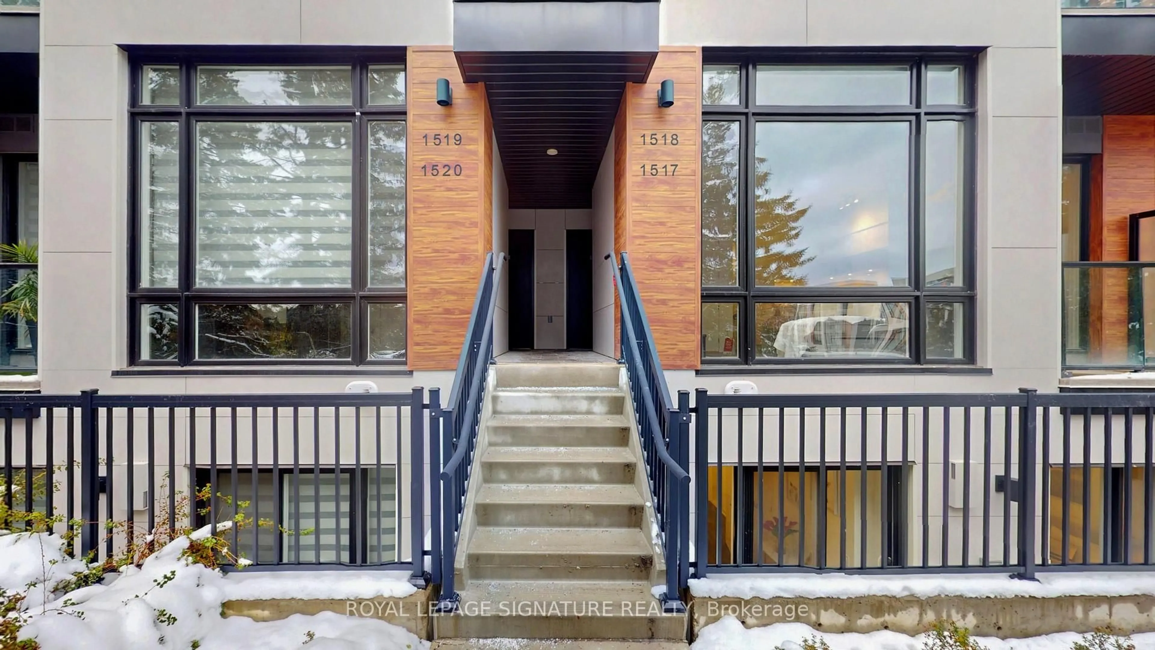 Indoor entryway for 11 David Eyer Rd #1517, Richmond Hill Ontario L4S 0N3