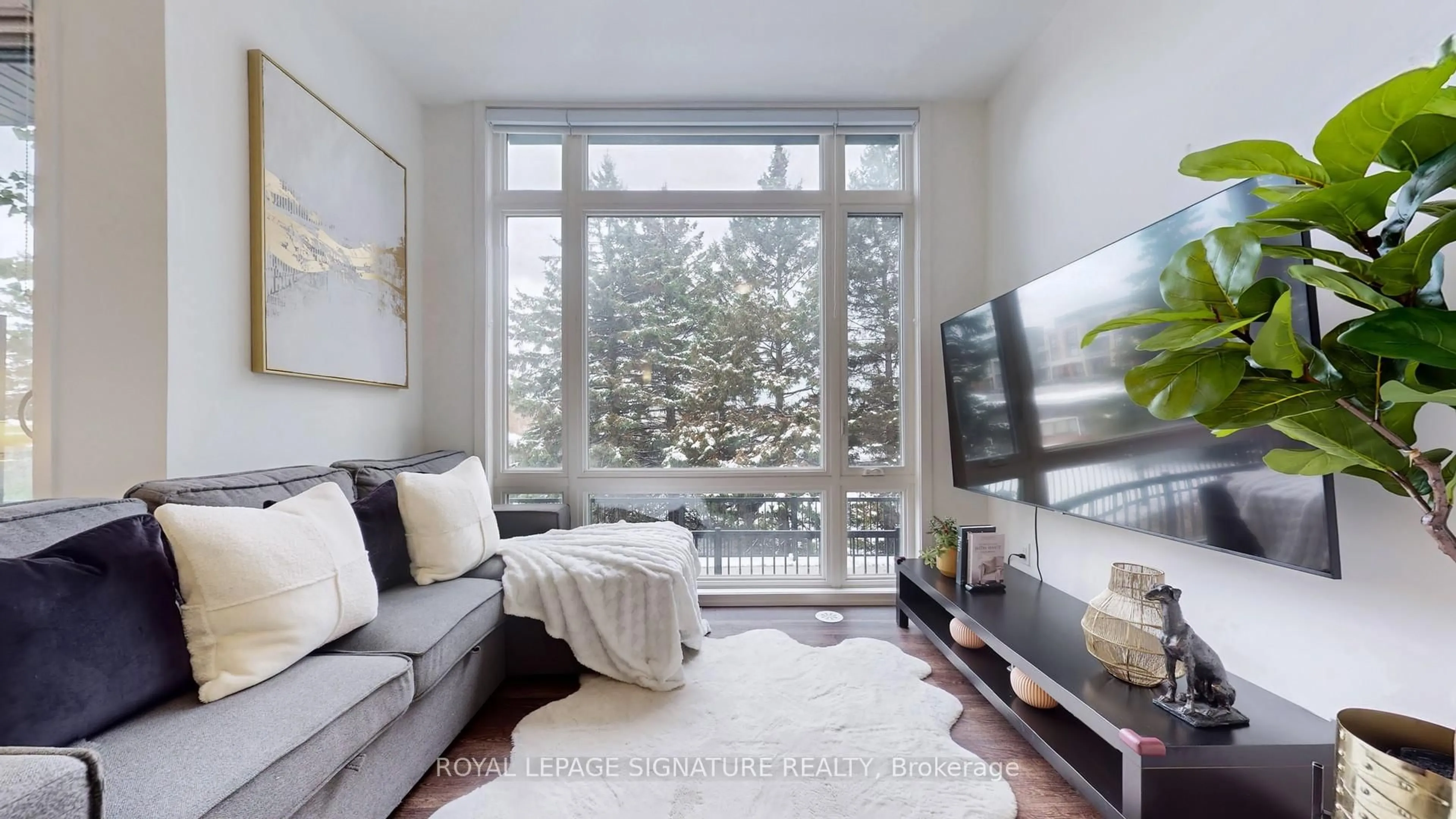 Living room with furniture, unknown for 11 David Eyer Rd #1517, Richmond Hill Ontario L4S 0N3