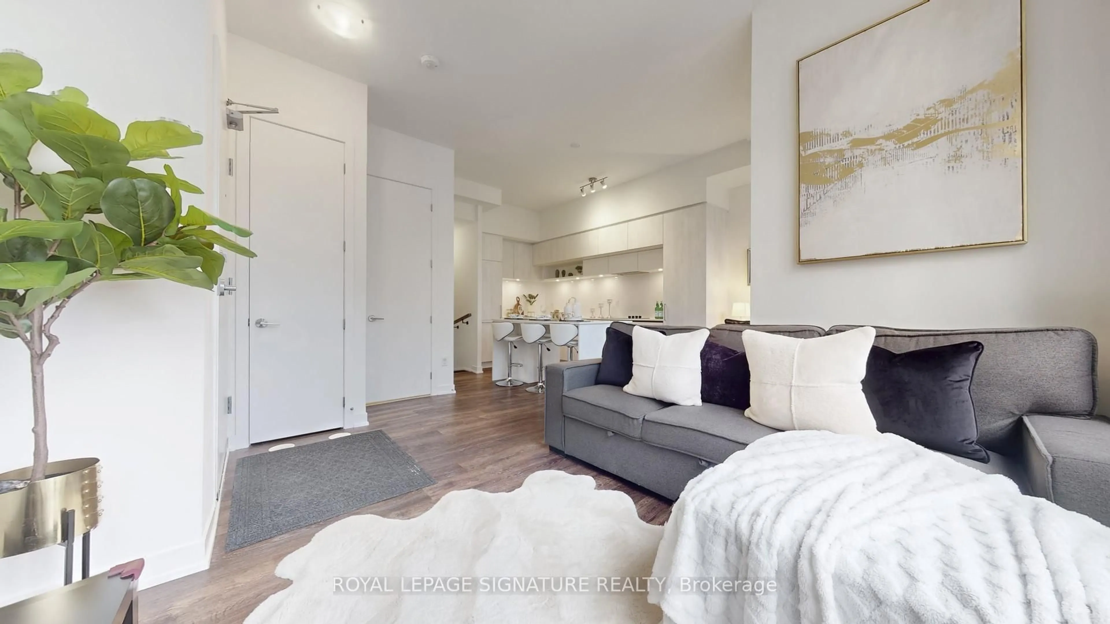 Living room with furniture, unknown for 11 David Eyer Rd #1517, Richmond Hill Ontario L4S 0N3