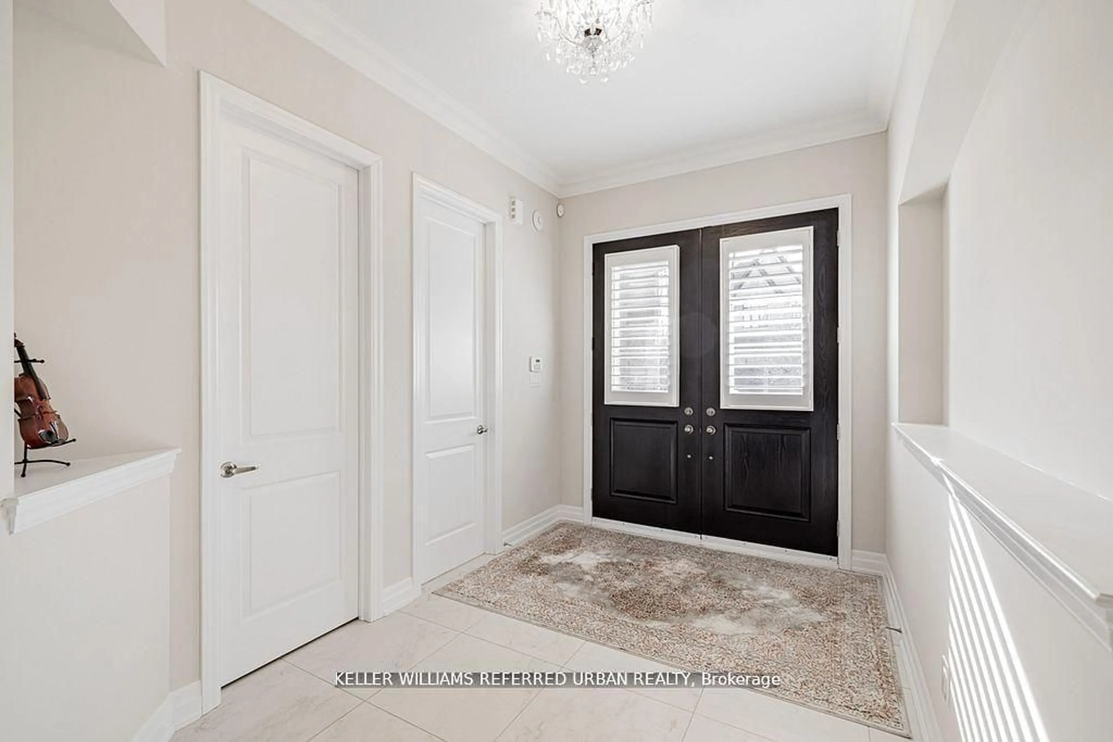 Indoor entryway for 113 Burns Blvd, King Ontario L7B 0M5