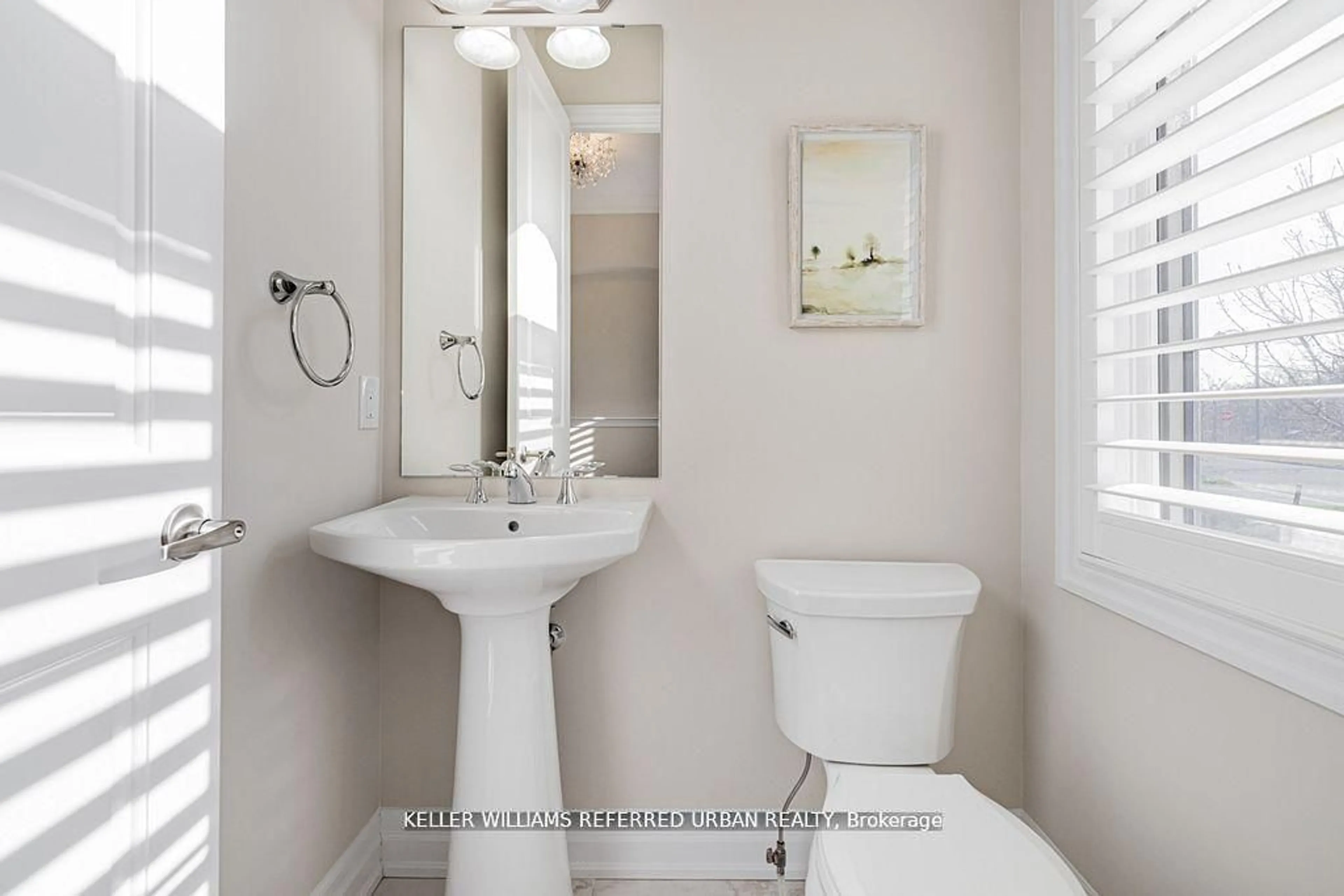 Standard bathroom, ceramic/tile floor for 113 Burns Blvd, King Ontario L7B 0M5