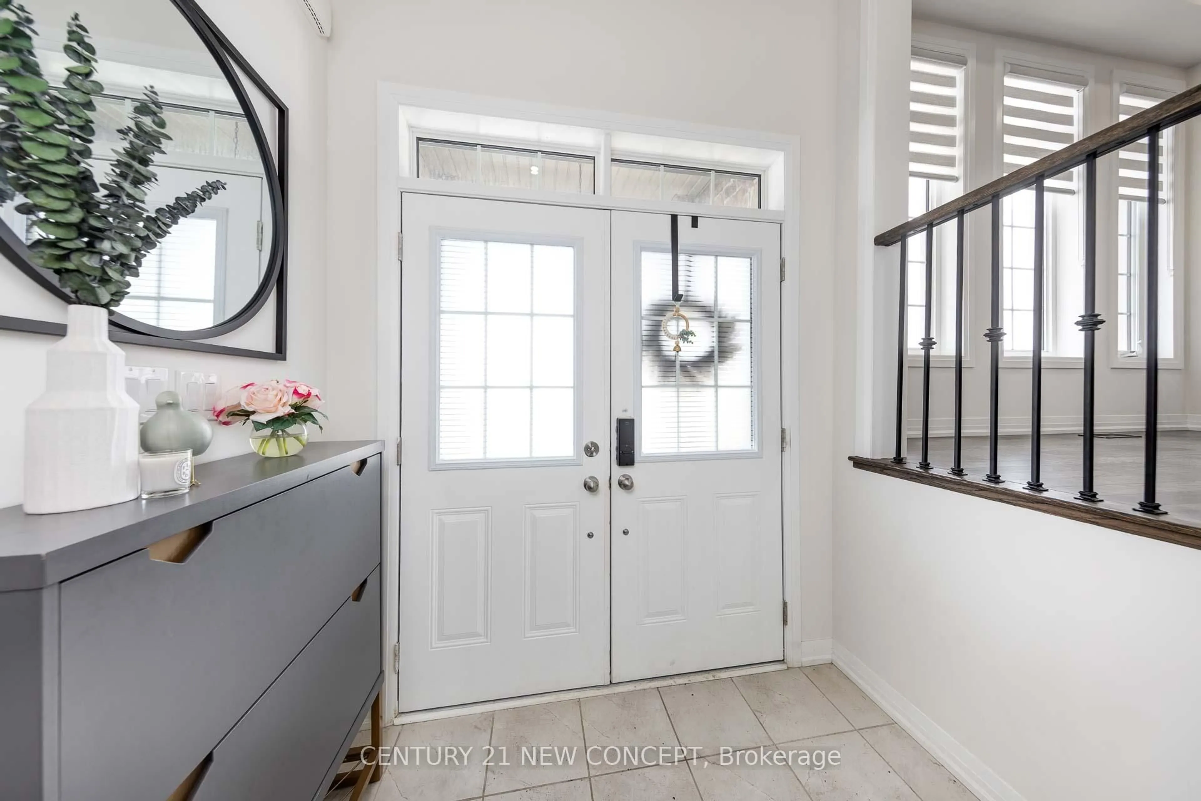 Indoor entryway for 83 Bethpage Cres, Newmarket Ontario L3X 0M4