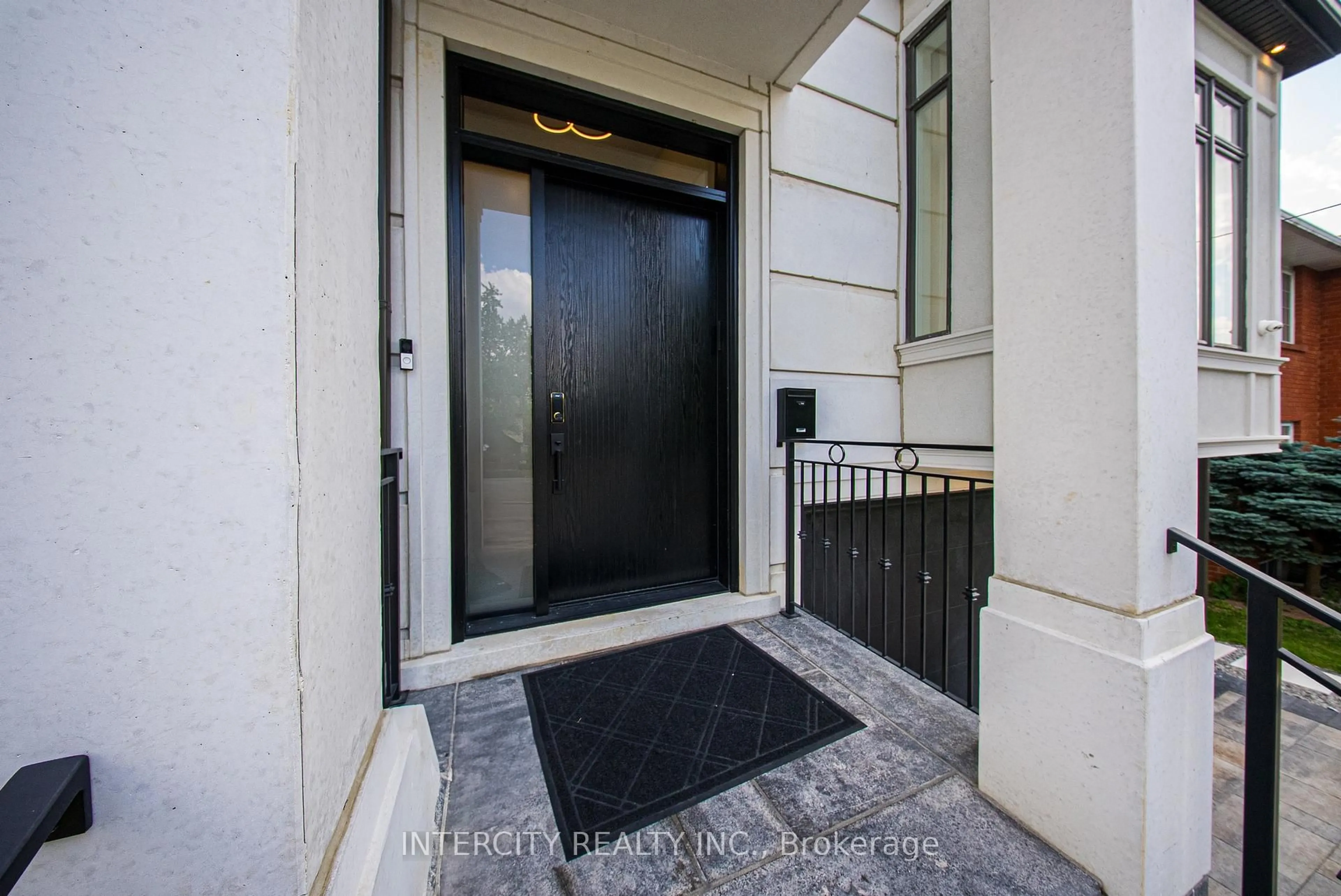 Indoor entryway for 131A Birch Ave, Richmond Hill Ontario L4C 6C5