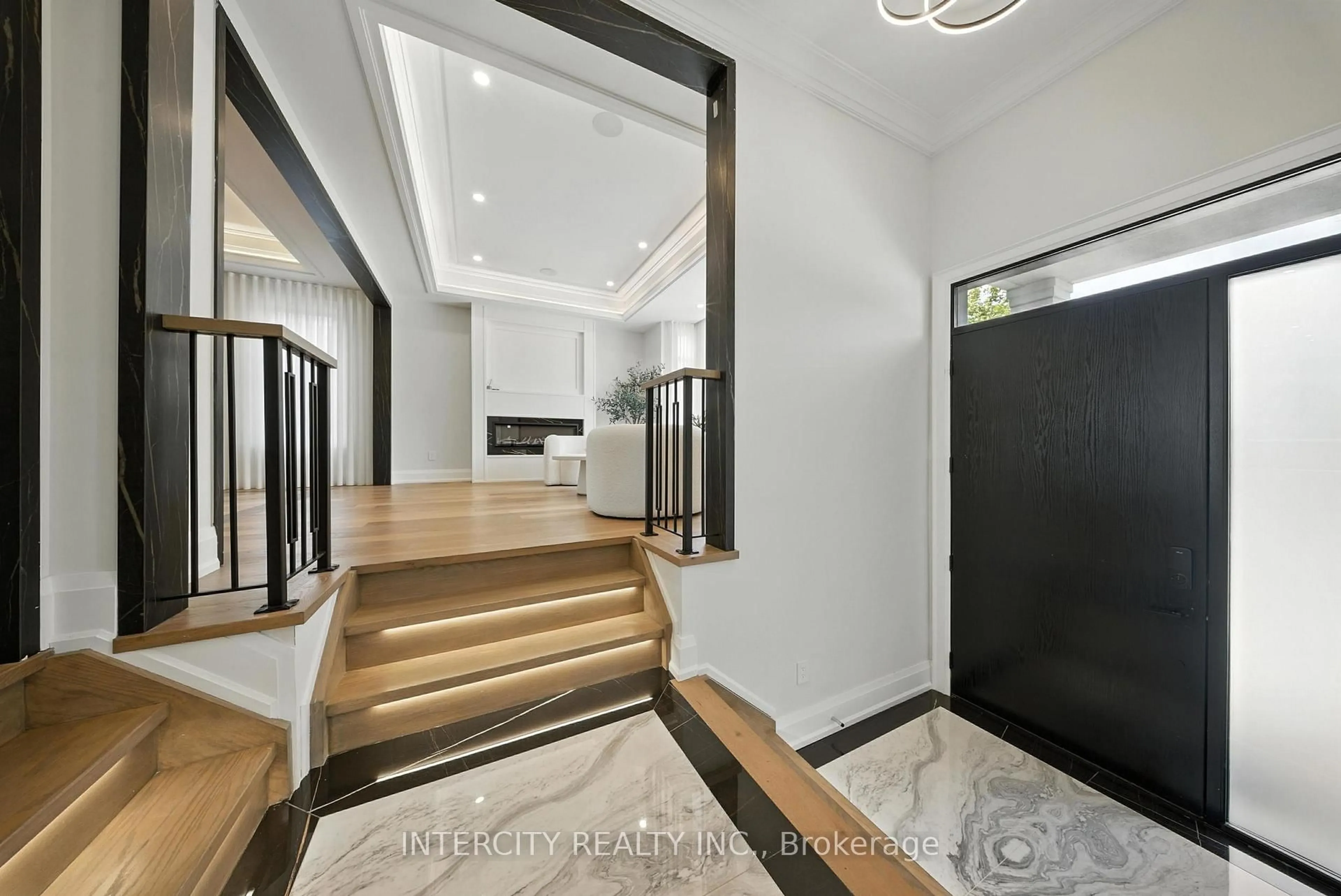 Indoor foyer for 131A Birch Ave, Richmond Hill Ontario L4C 6C5