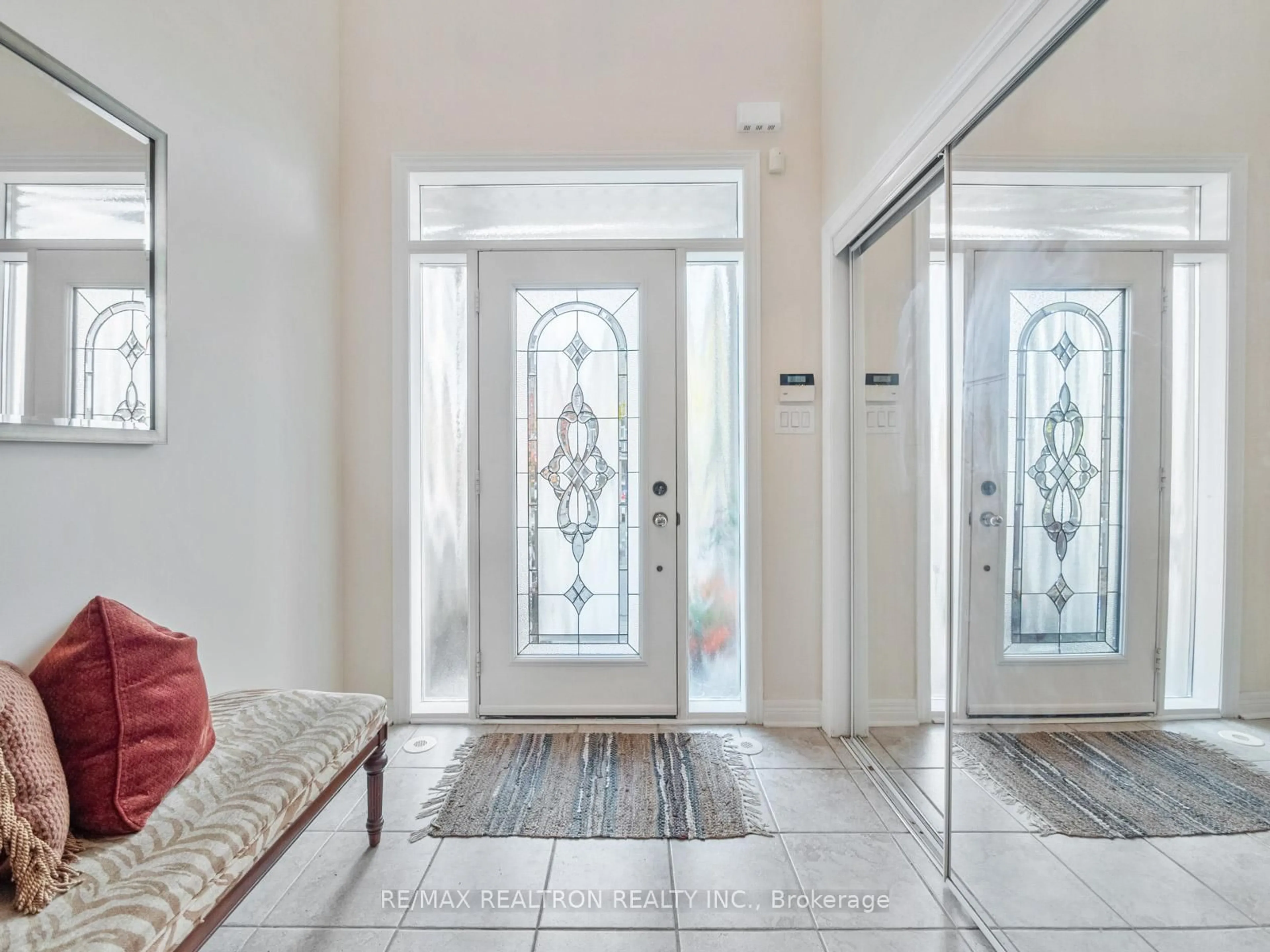 Indoor entryway for 8900 Bathurst St #6, Vaughan Ontario L4J 8A7