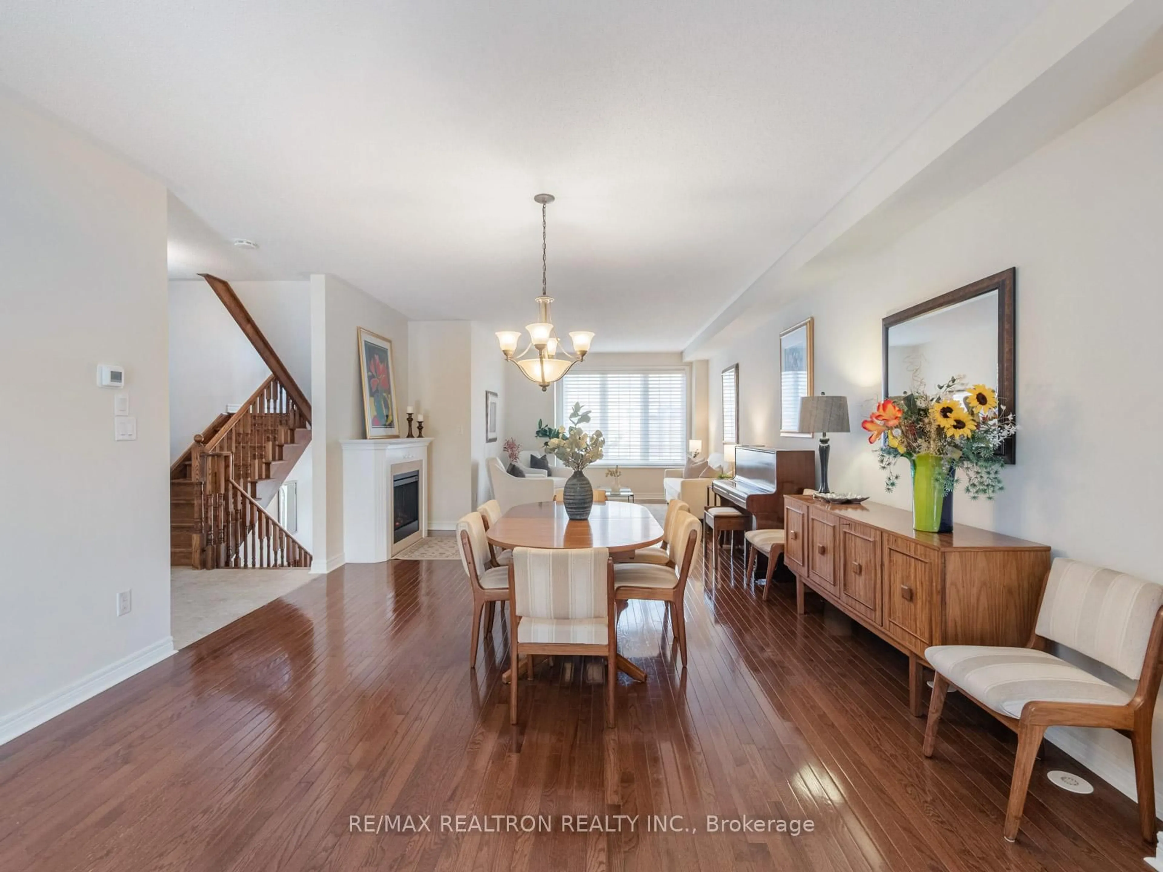 Dining room, wood/laminate floor for 8900 Bathurst St #6, Vaughan Ontario L4J 8A7