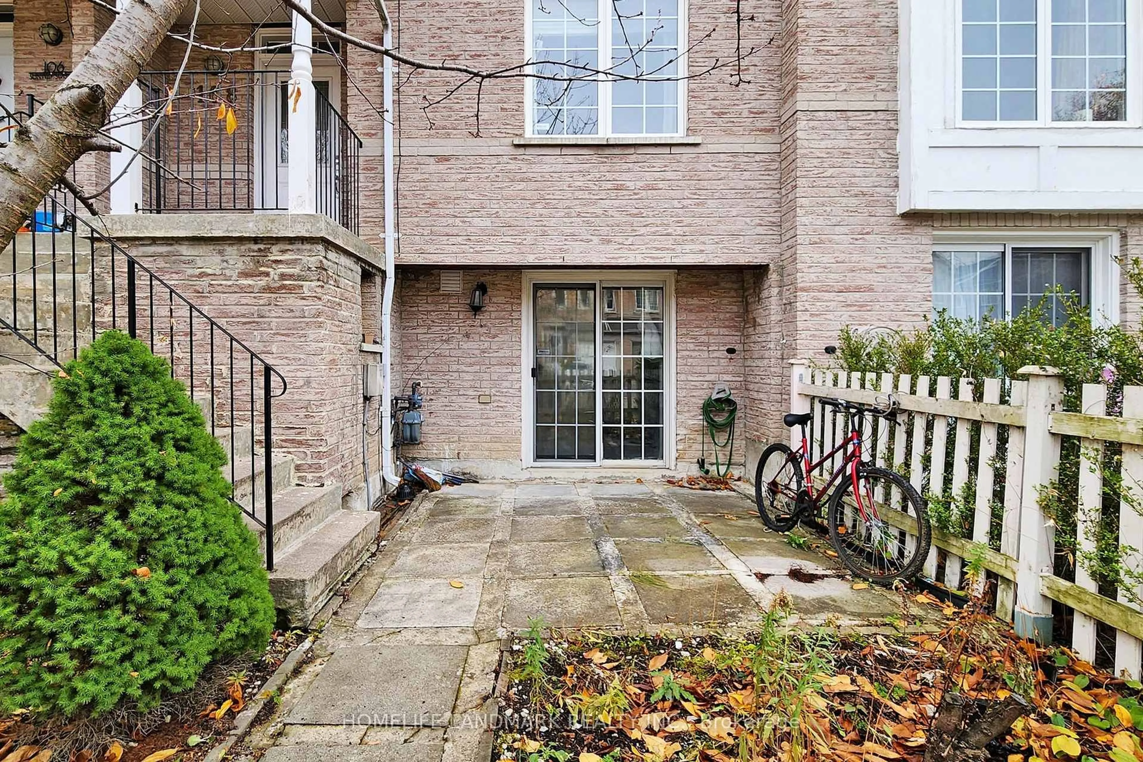 Patio, street for 108 Sunway Sq, Markham Ontario L3P 7X6