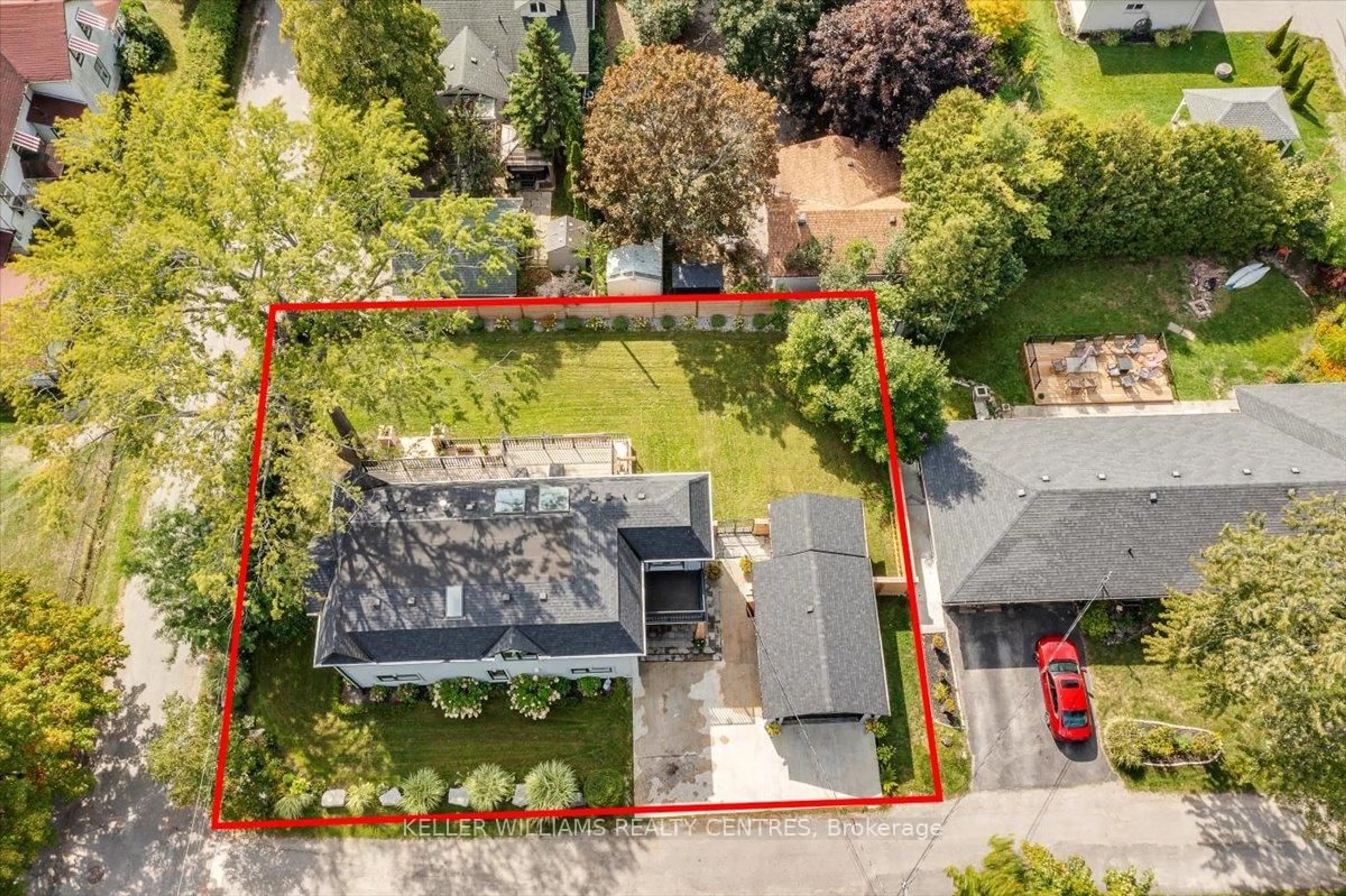 A pic from outside/outdoor area/front of a property/back of a property/a pic from drone, street for 181 Bowling Green Rd, Georgina Ontario L4P 3C8