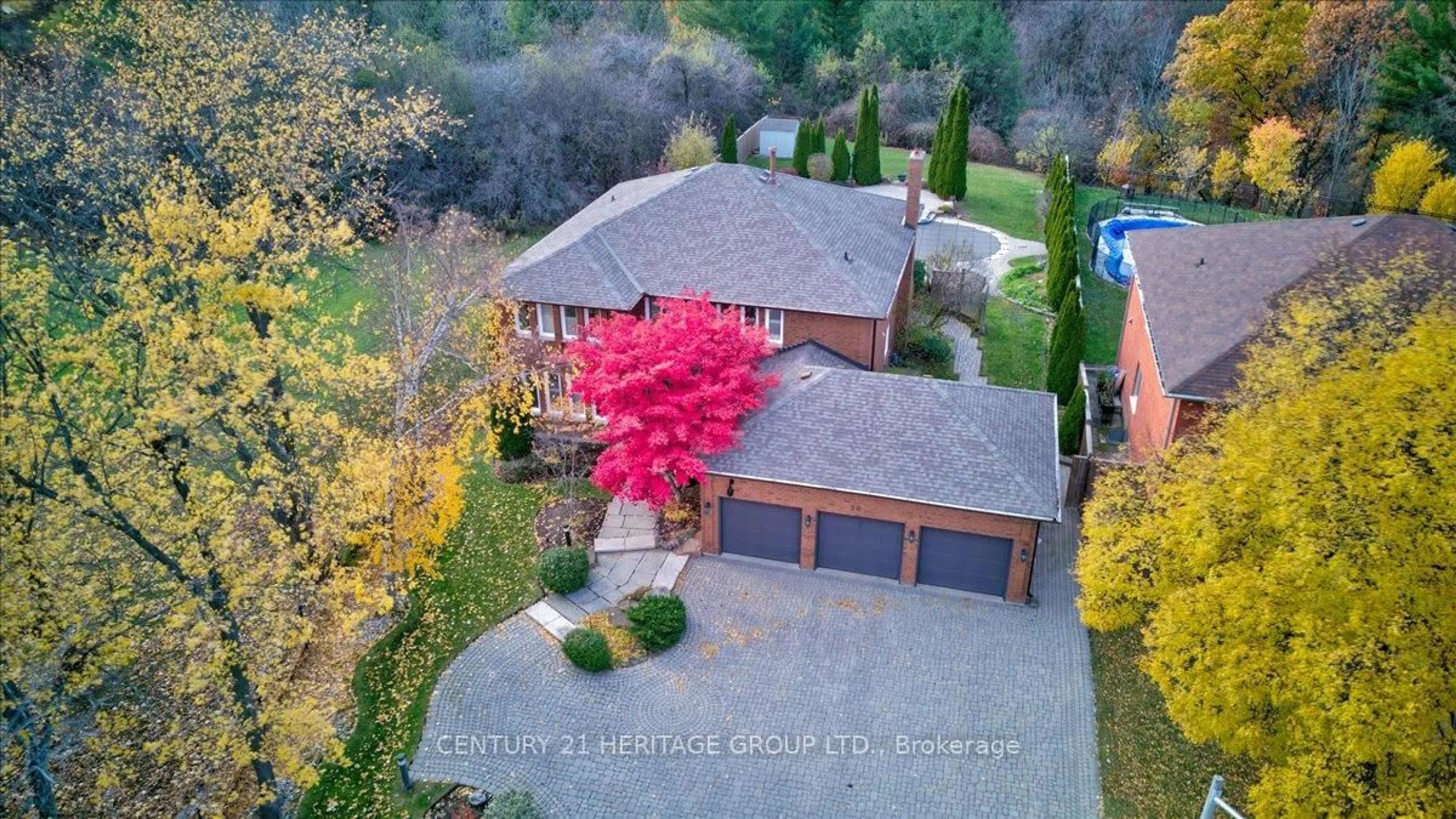 A pic from outside/outdoor area/front of a property/back of a property/a pic from drone, street for 28 Bridgend Crt, Vaughan Ontario L4L 3L3