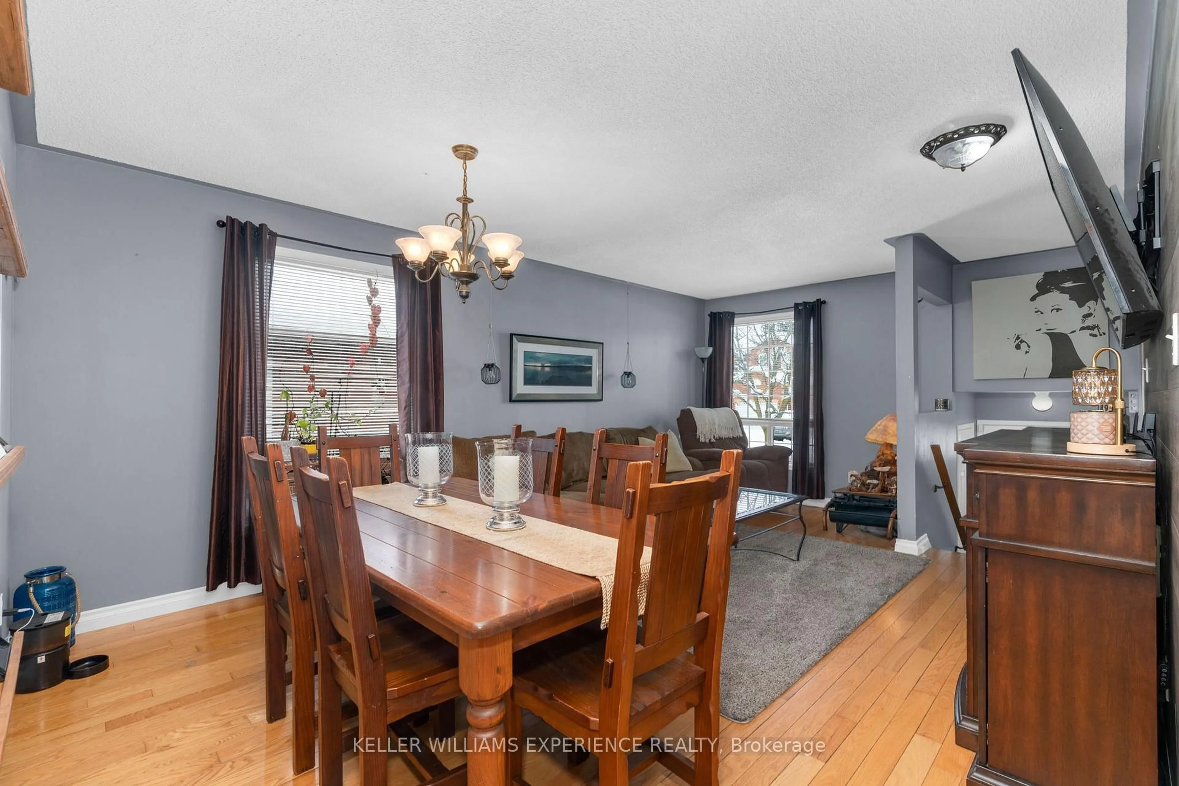 Dining room, wood/laminate floor for 13 Kate Aitken Cres, New Tecumseth Ontario L0G 1A0