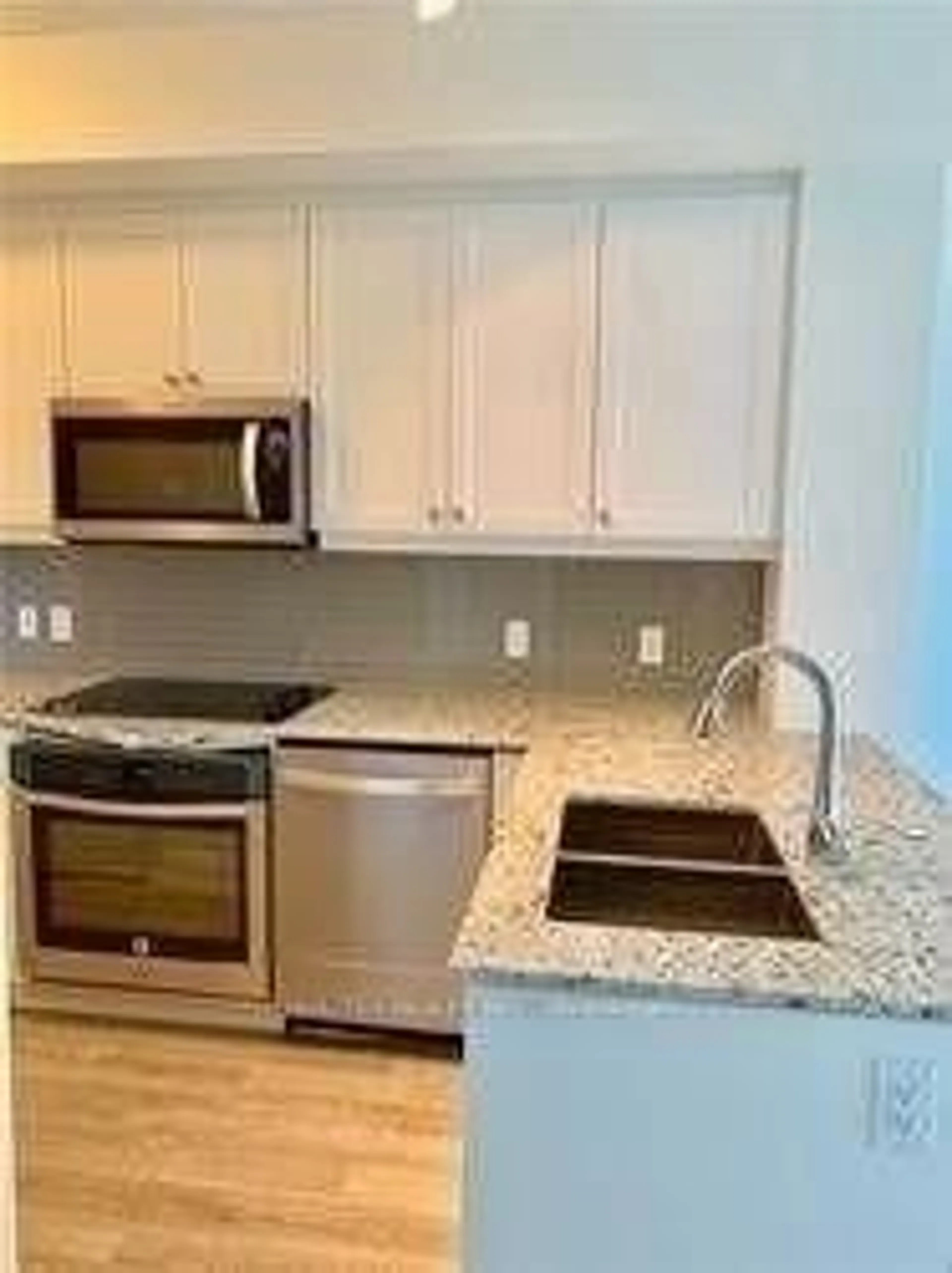 Standard kitchen, unknown for 9618 Yonge St #1003, Richmond Hill Ontario L4C 0X5