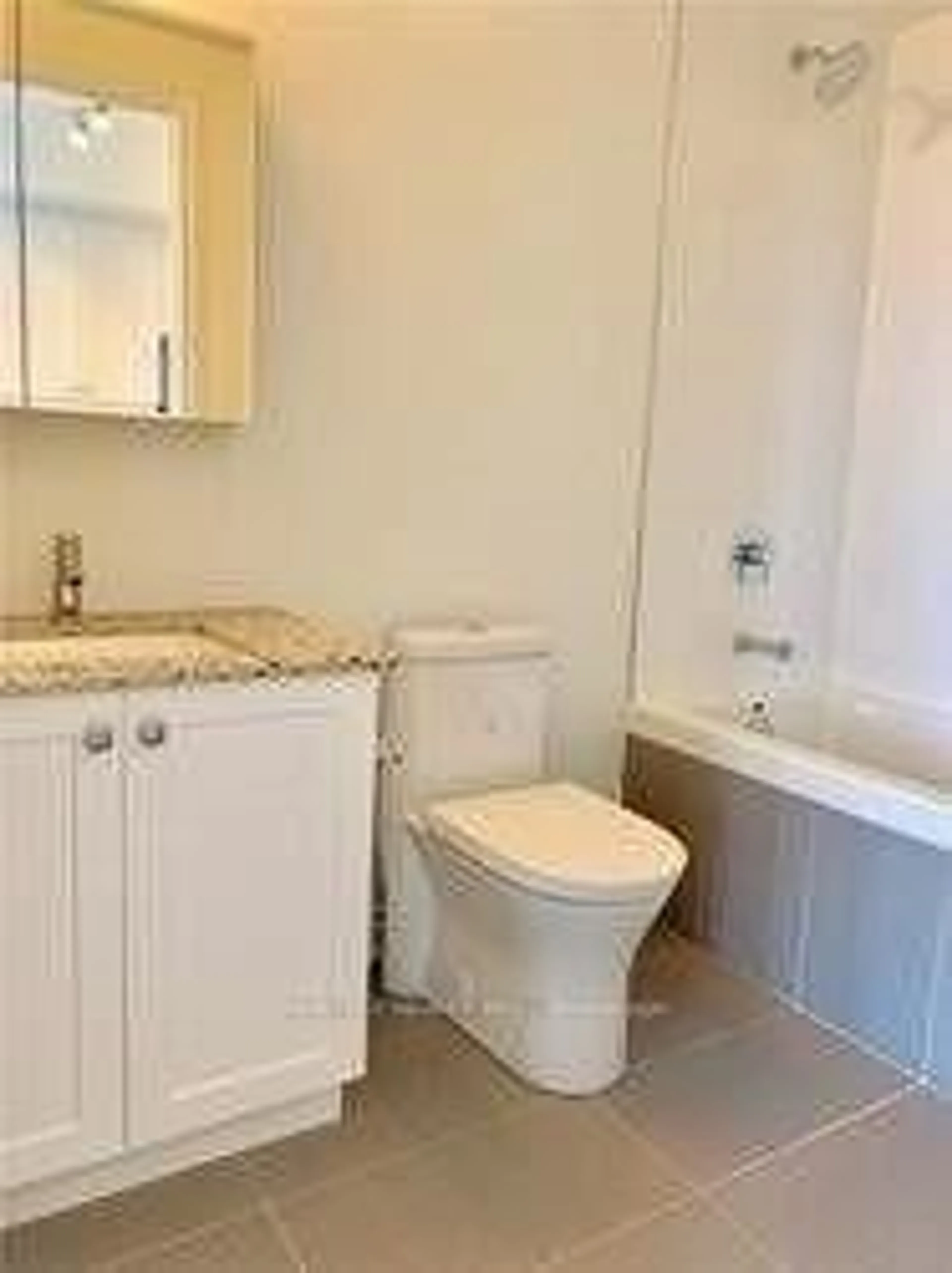Standard bathroom, ceramic/tile floor for 9618 Yonge St #1003, Richmond Hill Ontario L4C 0X5