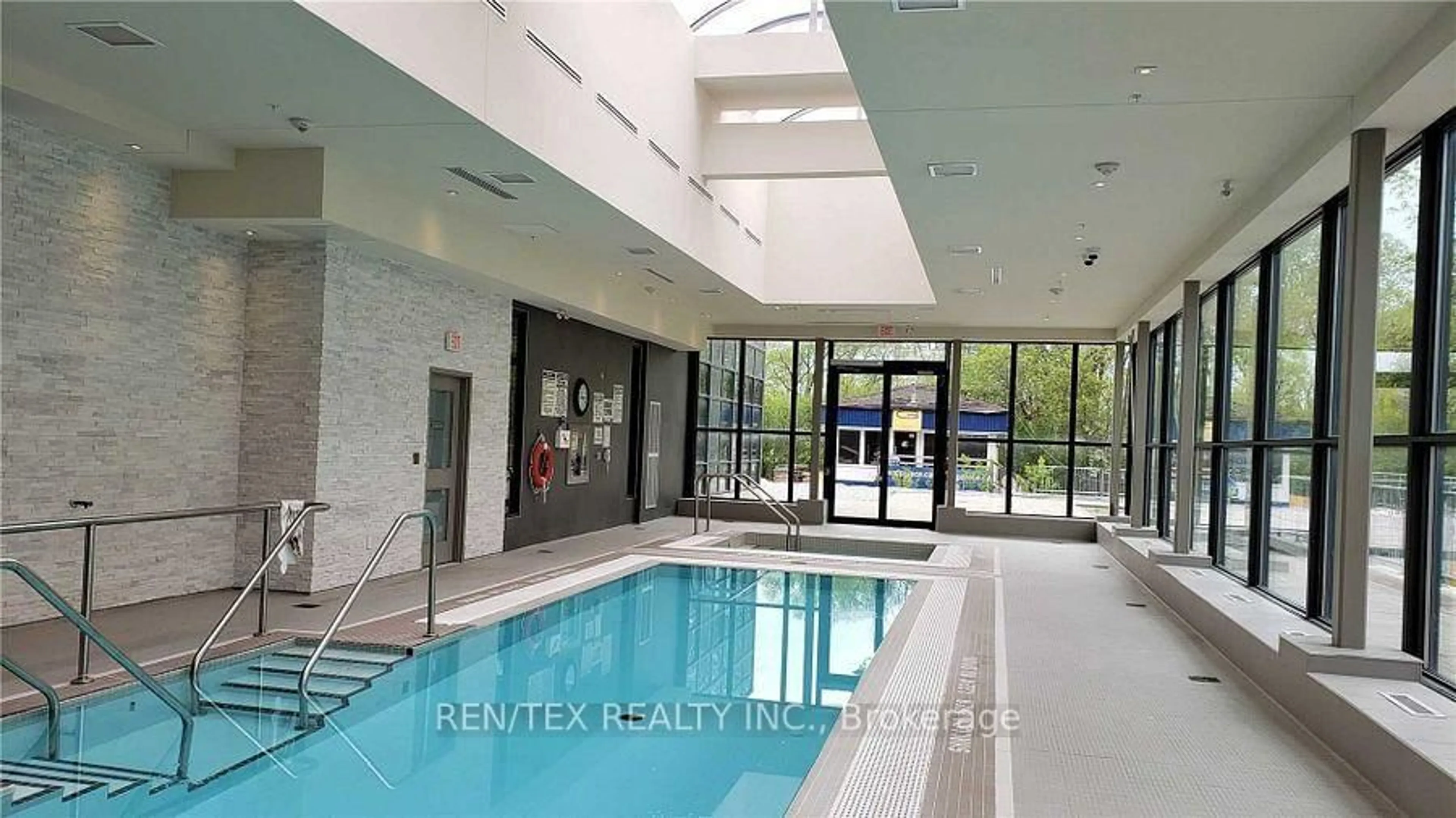 Pool for 9618 Yonge St #1003, Richmond Hill Ontario L4C 0X5