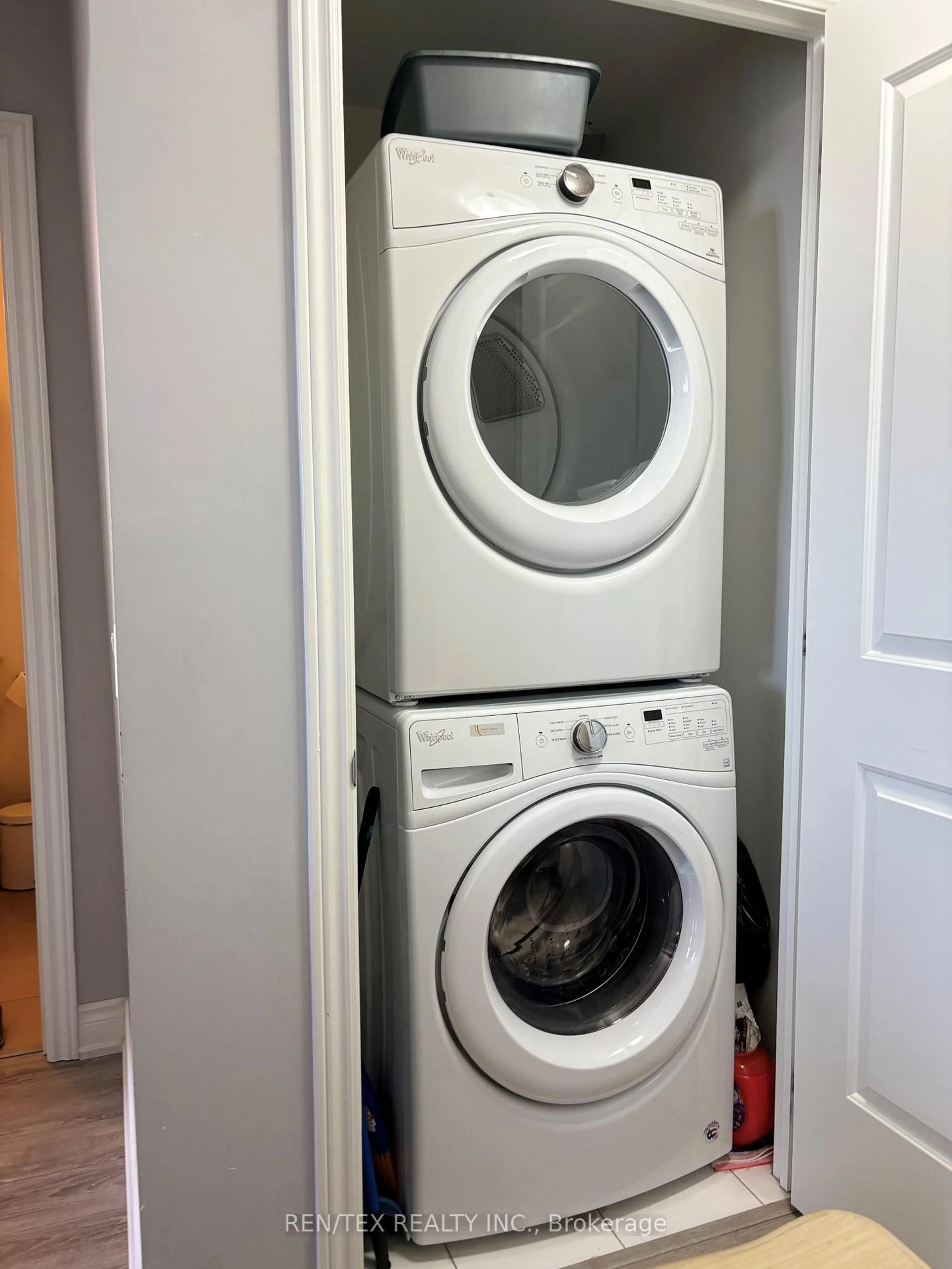 Laundry room for 9618 Yonge St #1003, Richmond Hill Ontario L4C 0X5