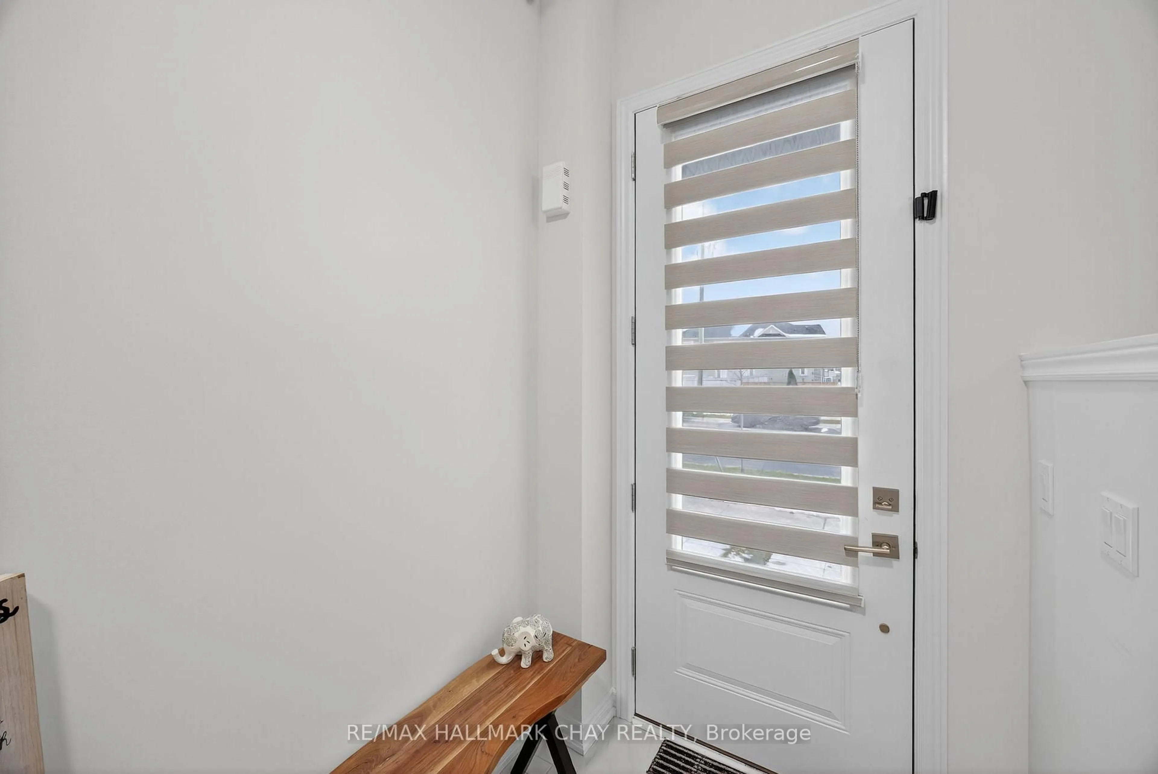 Indoor entryway for 11810 Tenth Line, Whitchurch-Stouffville Ontario L4A 5G2