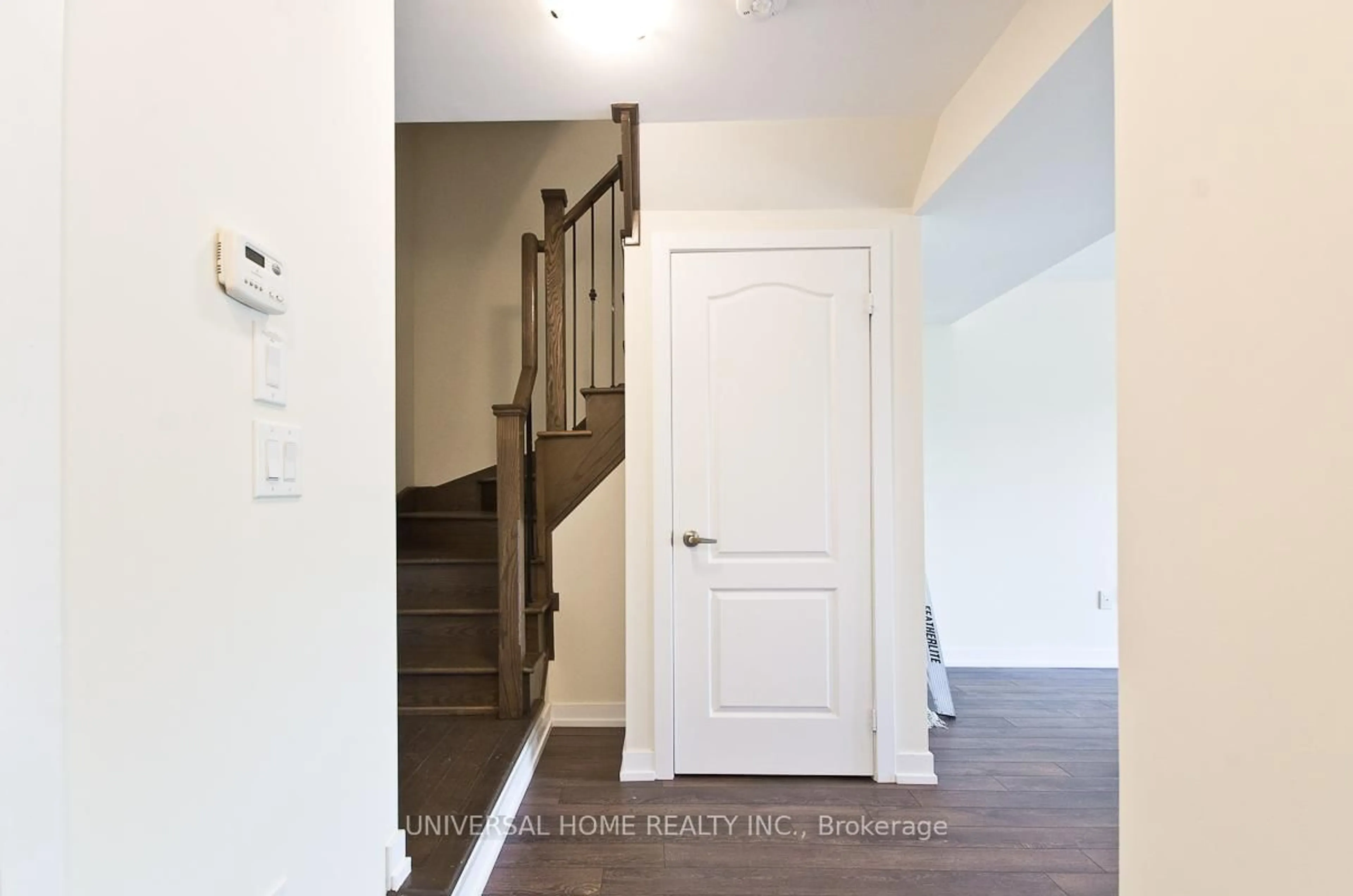 Indoor entryway for 10 Westmeath Lane #2227, Markham Ontario L6B 1N5