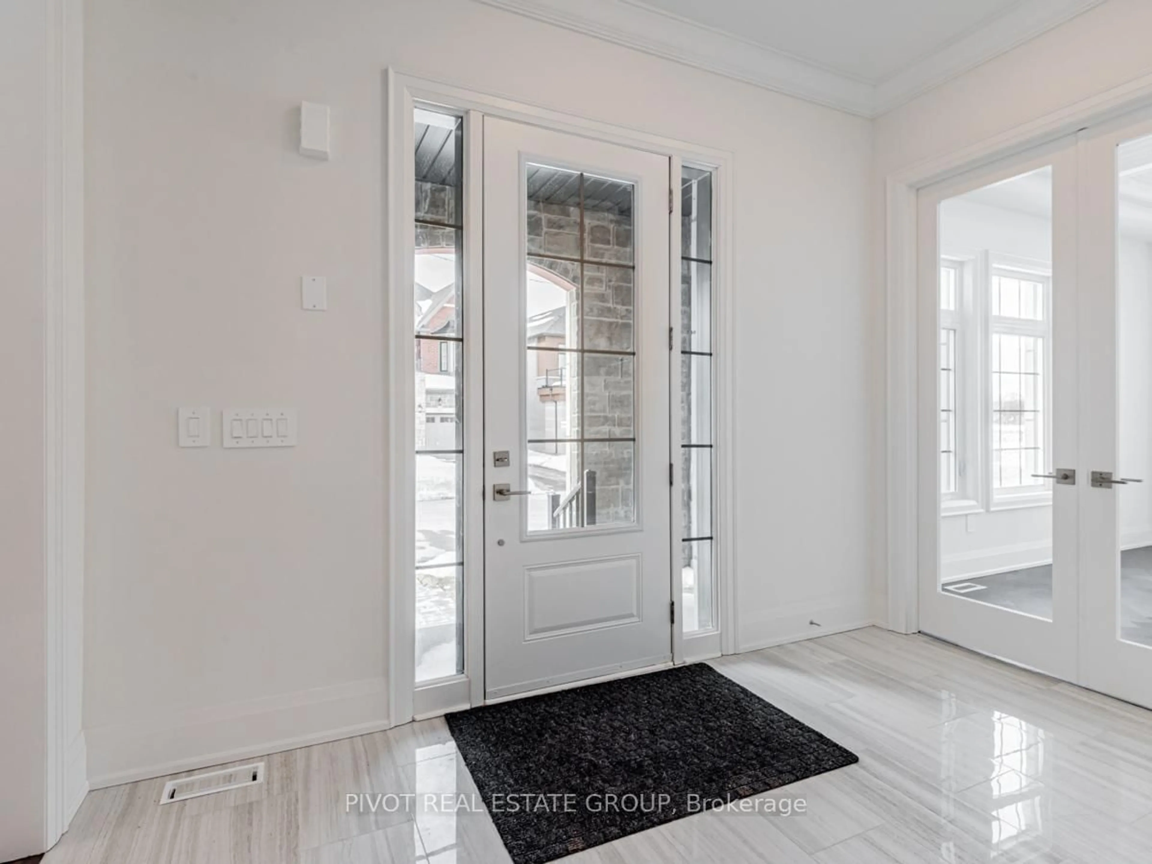 Indoor entryway for 19 Montorio Dr, Richmond Hill Ontario L4E 1N4