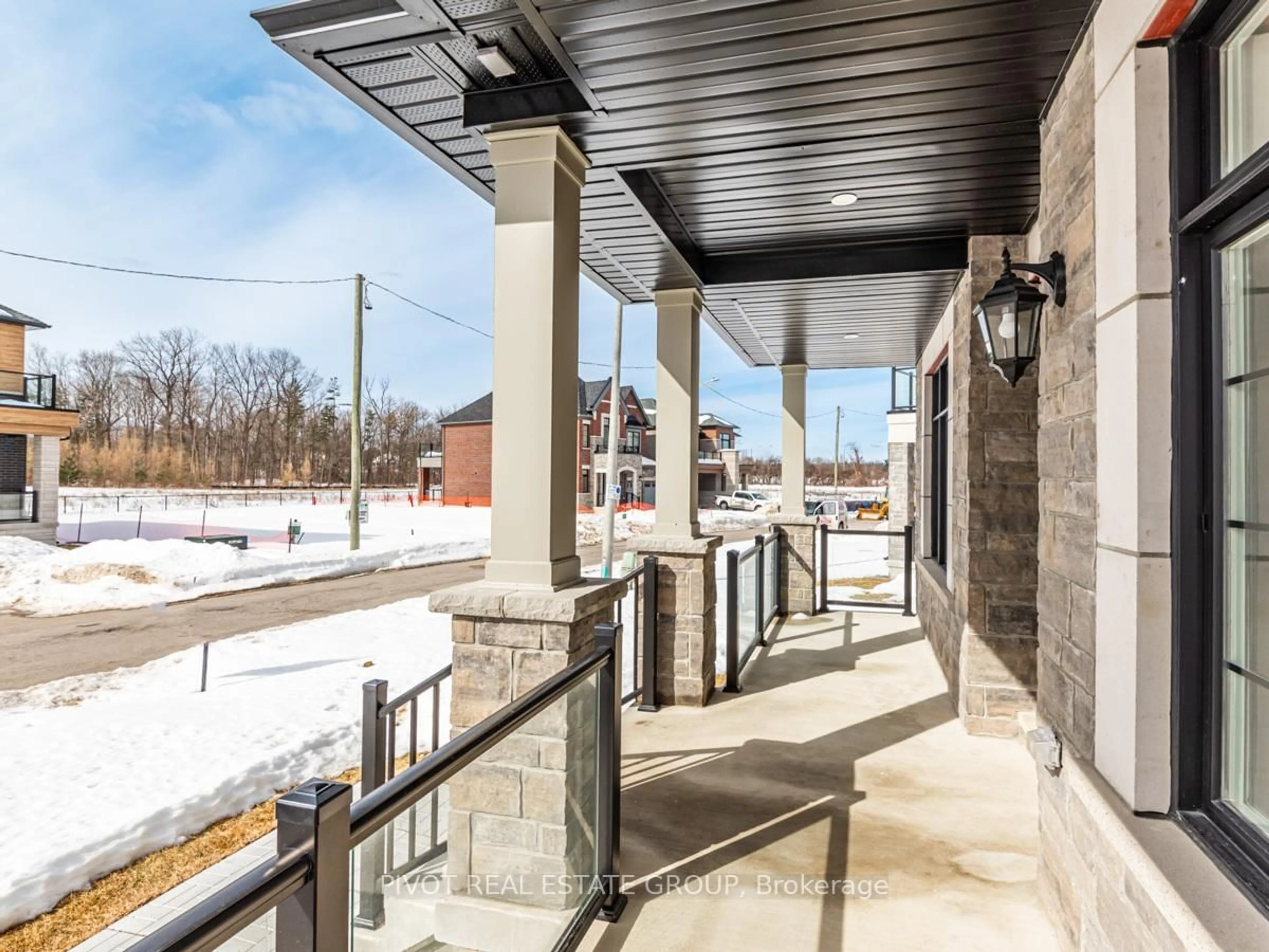 Patio, street for 43 Montorio Dr, Richmond Hill Ontario L4E 1N4
