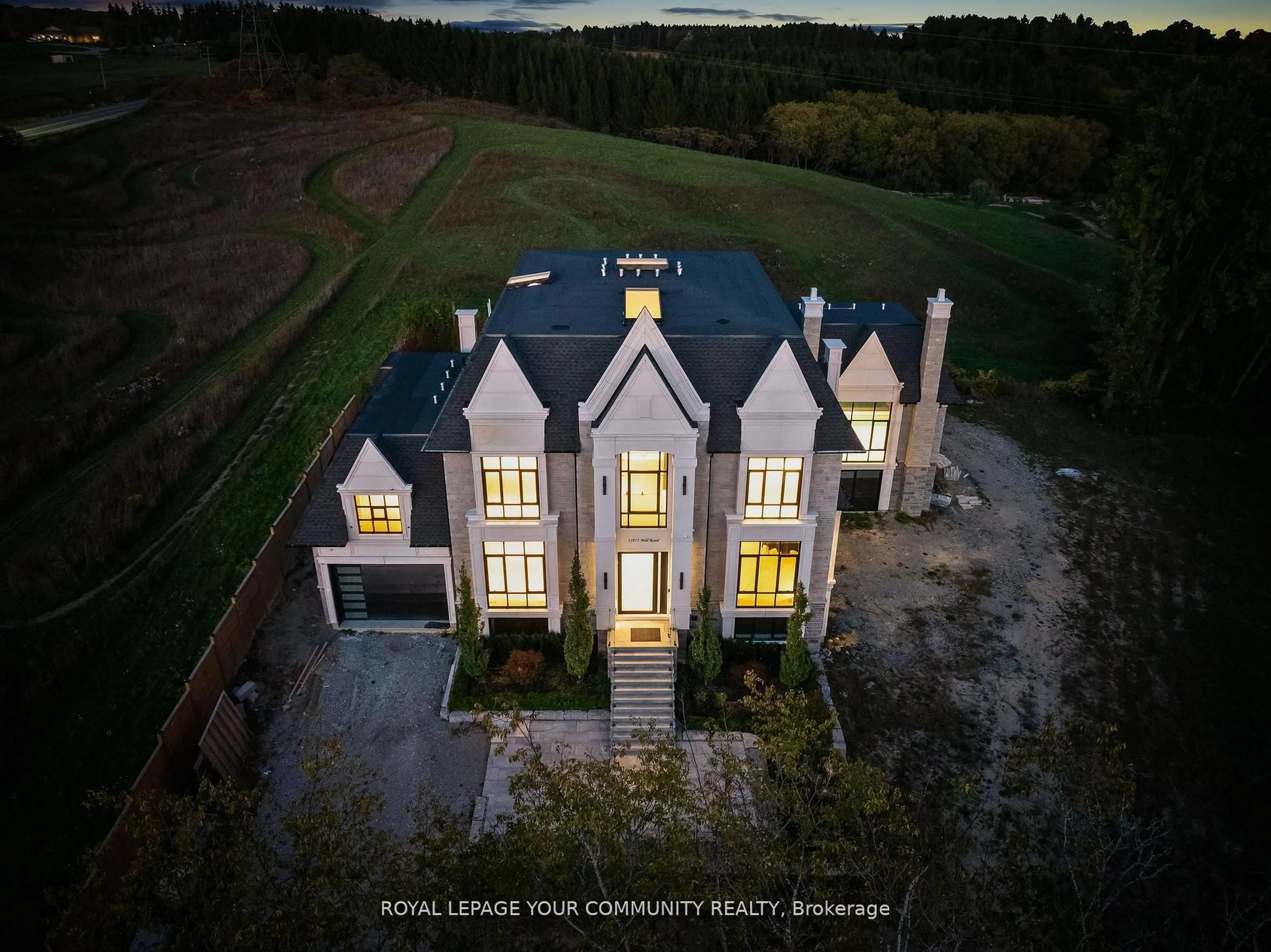 A pic from outside/outdoor area/front of a property/back of a property/a pic from drone, building for 12975 Mill Rd, King Ontario L7B 1K4