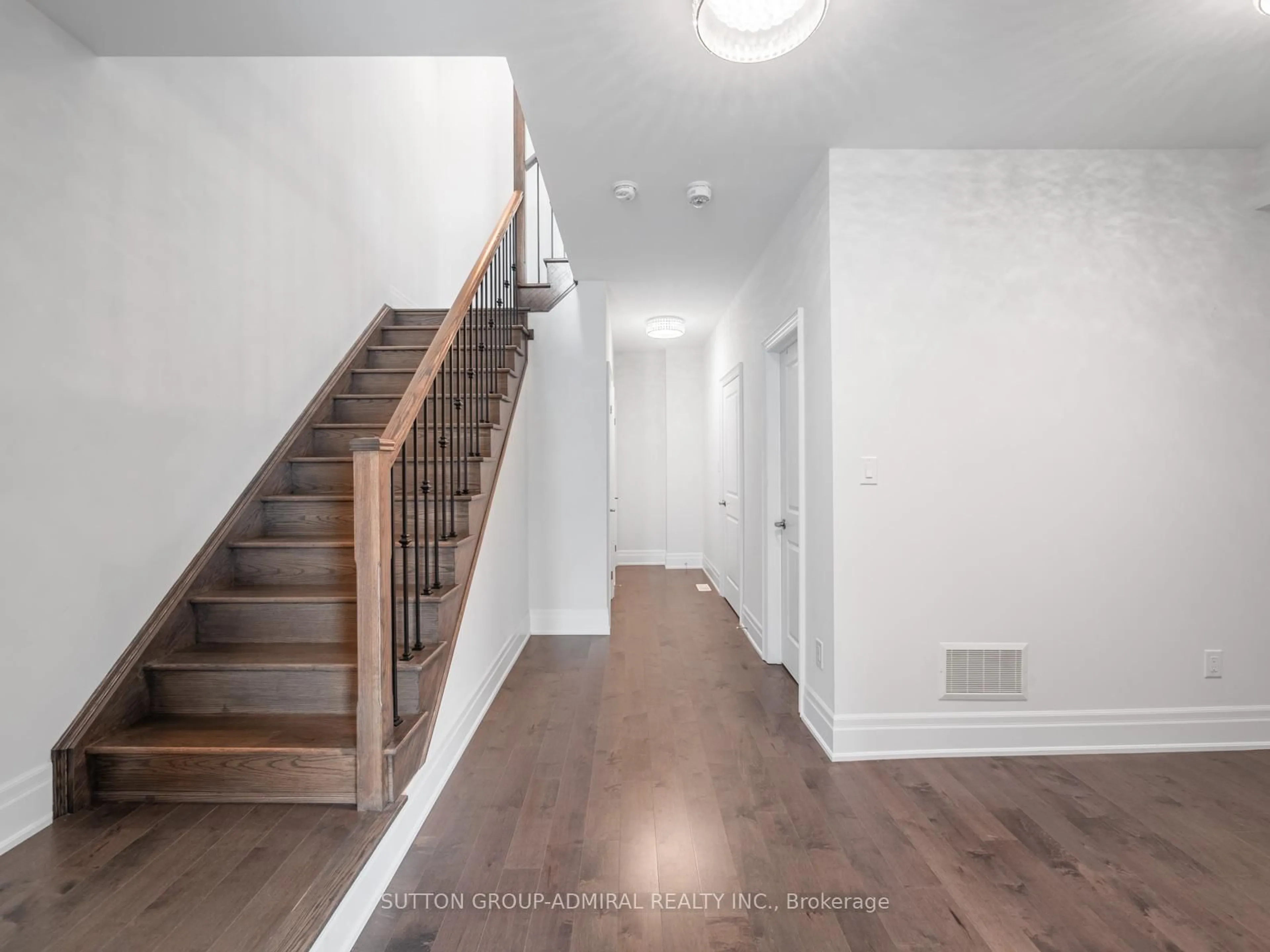 Indoor entryway for 27 Adaskin Ave, Vaughan Ontario L6A 4Z8