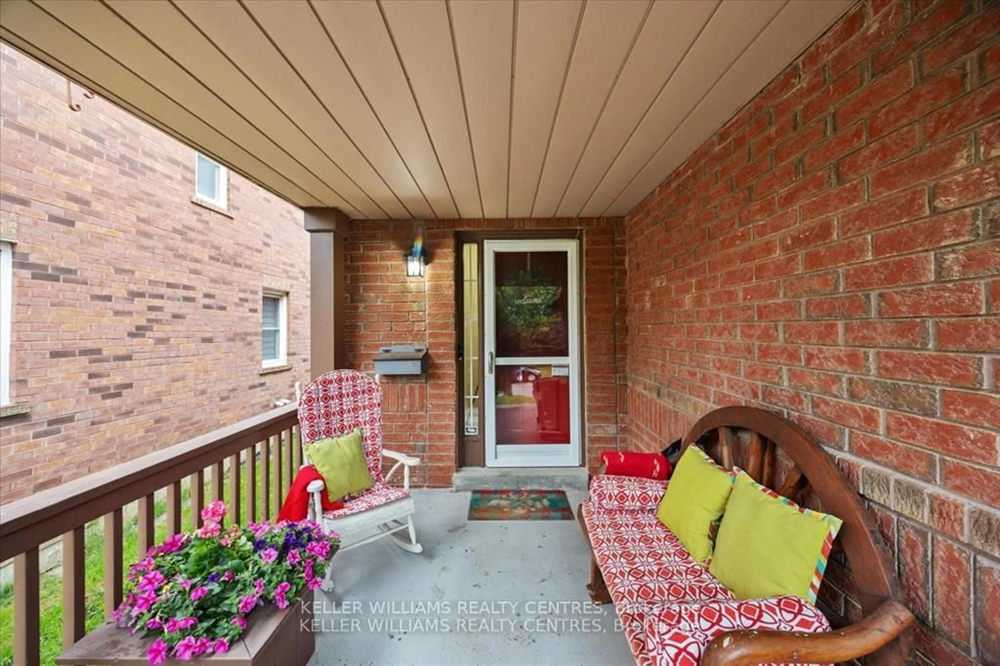 Patio, street for 11 Snedden Ave, Aurora Ontario L4G 7J6