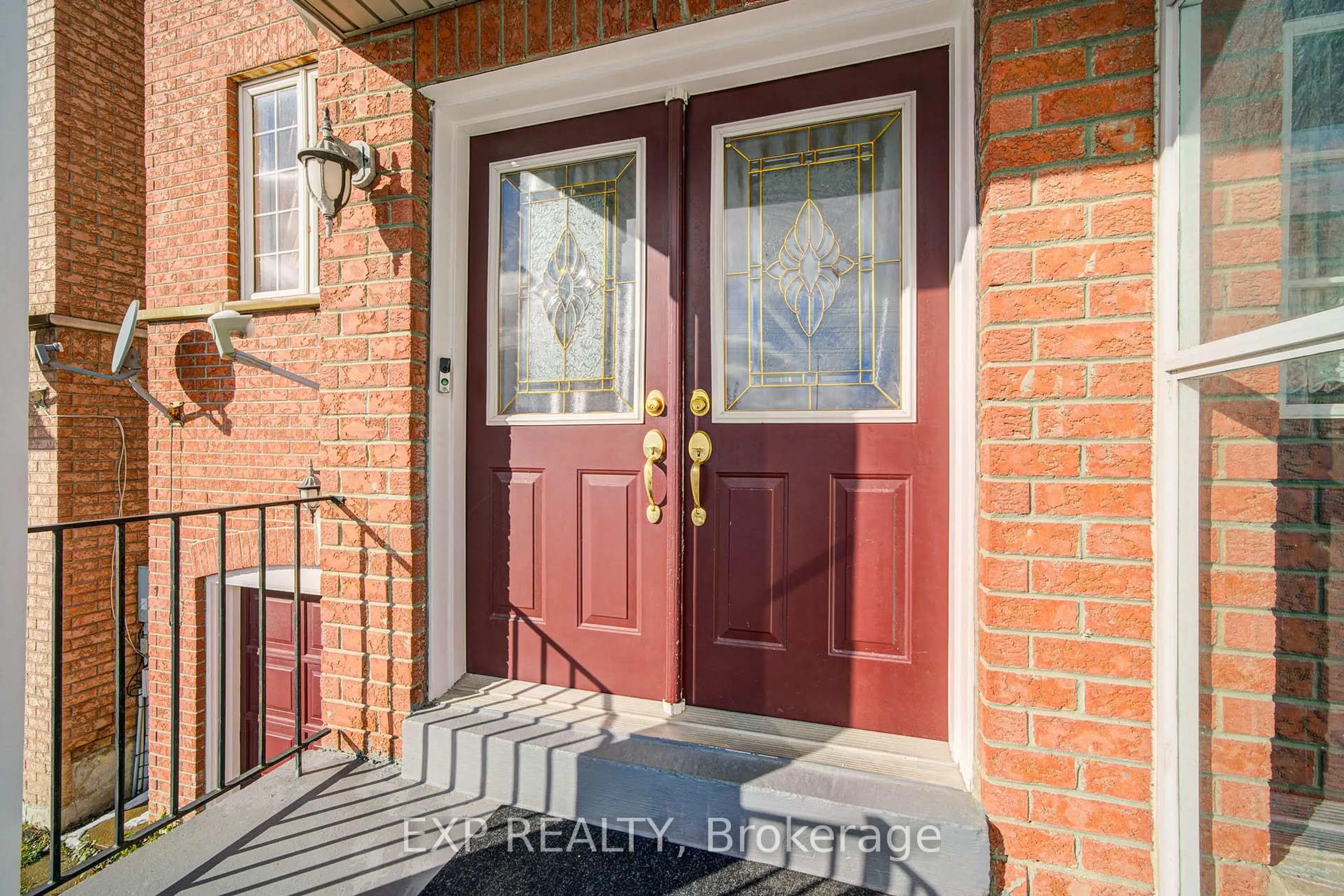 Indoor entryway for 163 Sassafras Circ, Vaughan Ontario L4J 8M6
