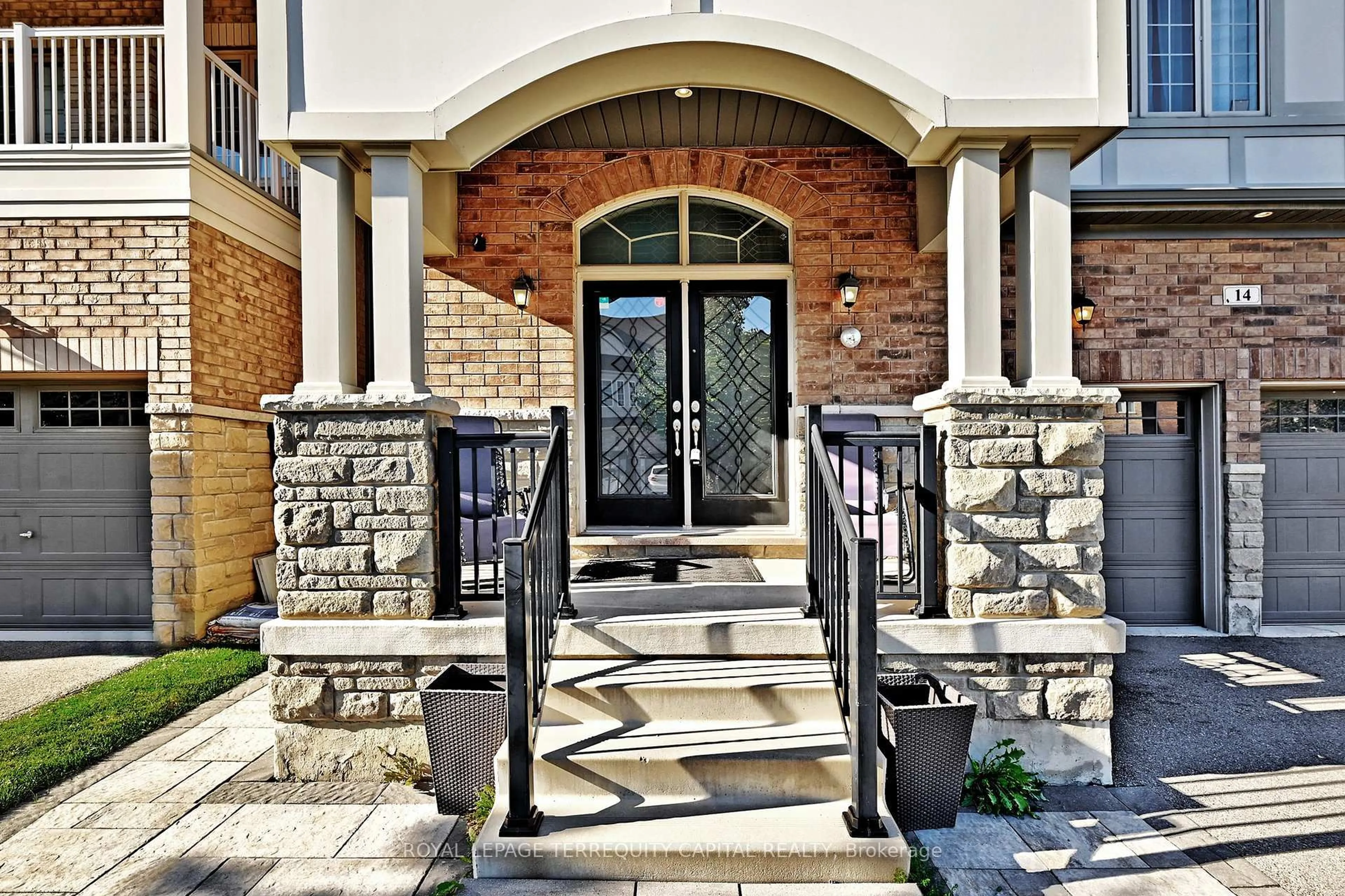 Indoor entryway for 14 Beaconsfield Dr, Vaughan Ontario L4H 4L5