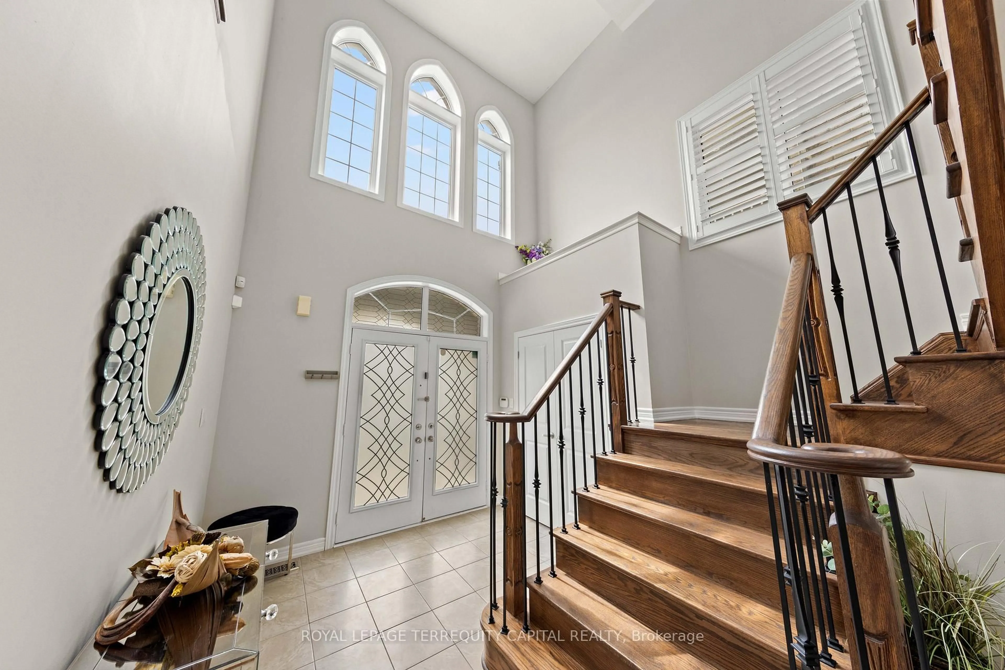 Indoor entryway for 14 Beaconsfield Dr, Vaughan Ontario L4H 4L5