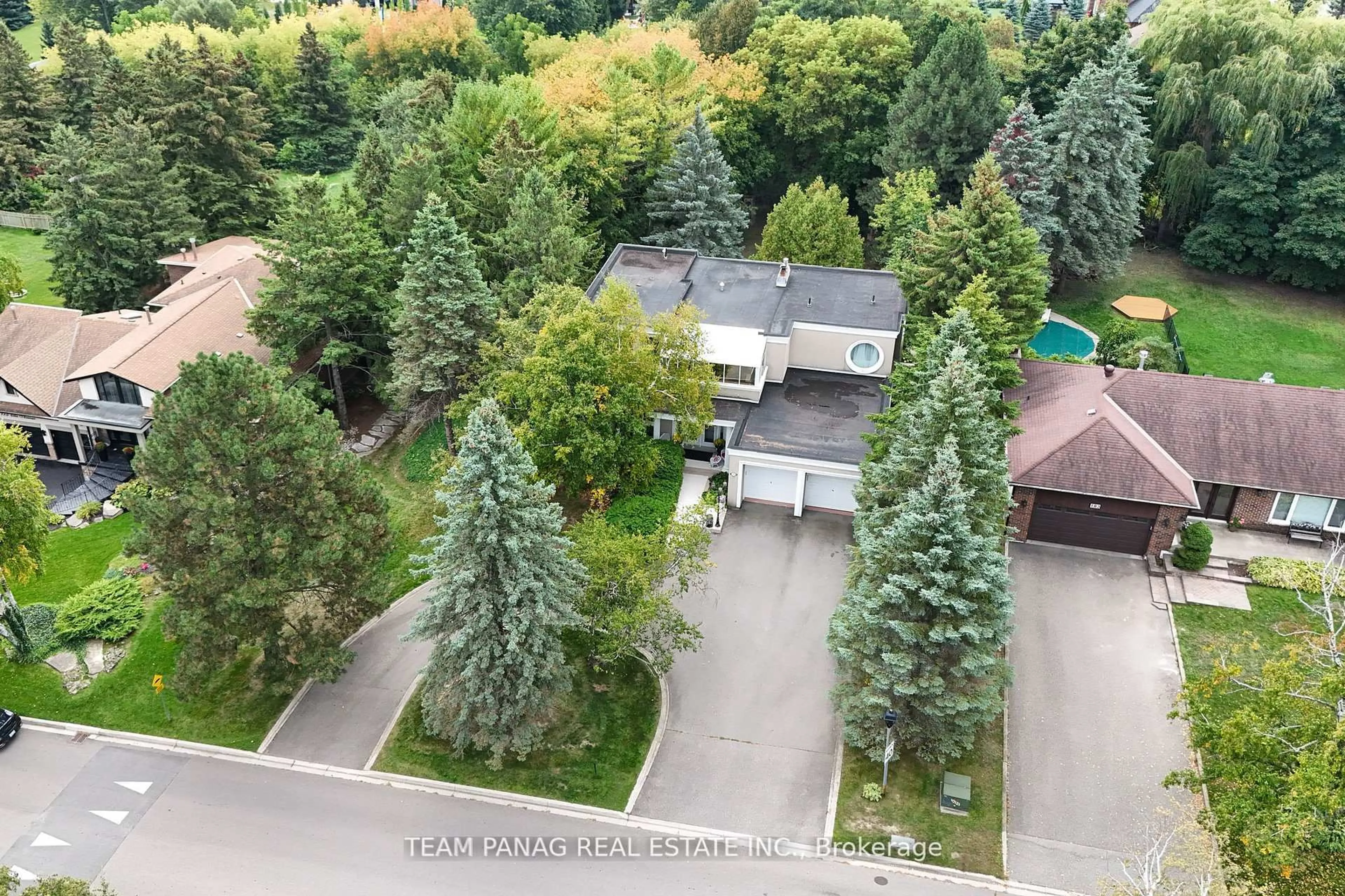 A pic from outside/outdoor area/front of a property/back of a property/a pic from drone, forest/trees view for 179 Ellis Ave, King Ontario L0G 1N0