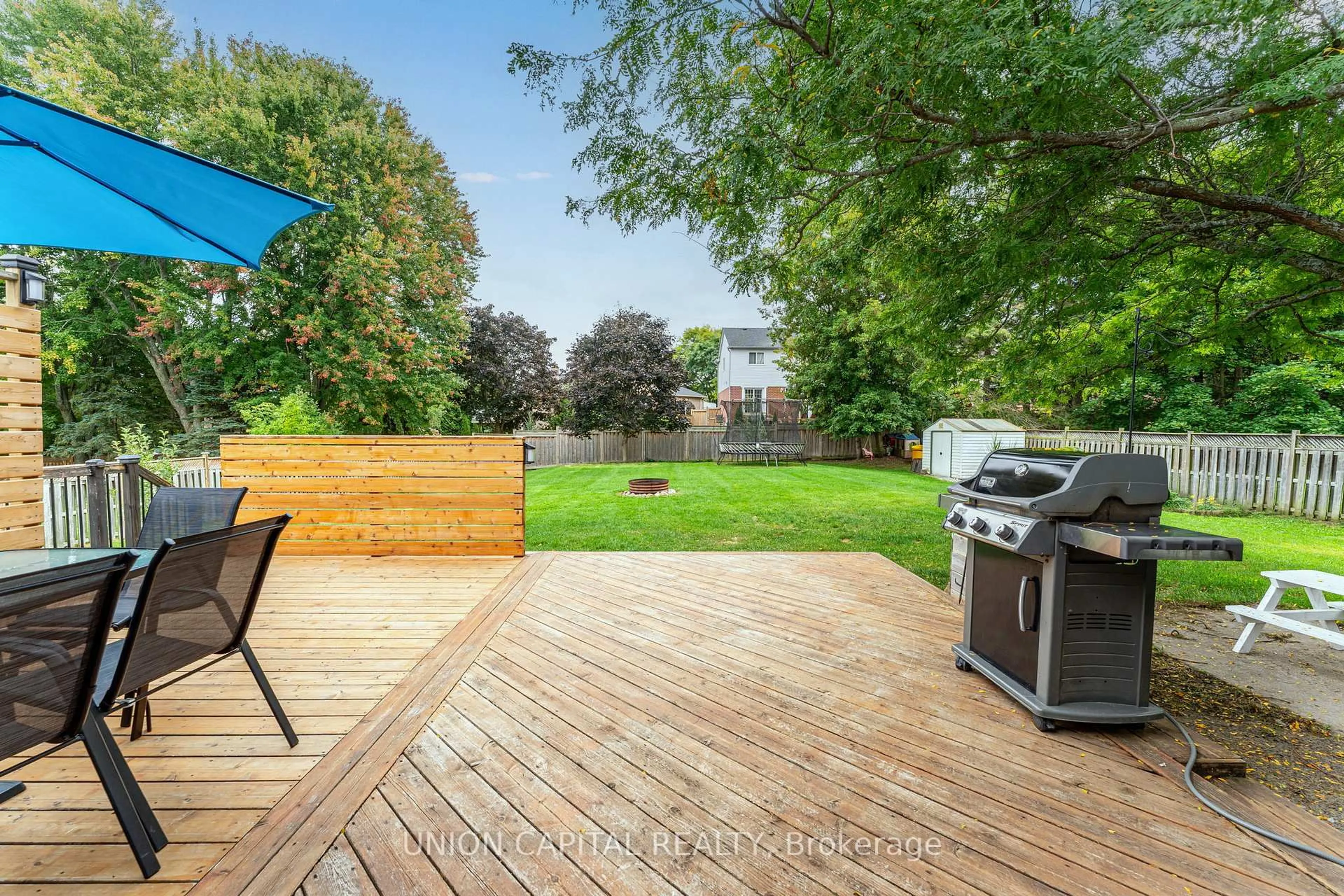 Patio, street for 35 Jonathan St, Uxbridge Ontario L9P 1B7