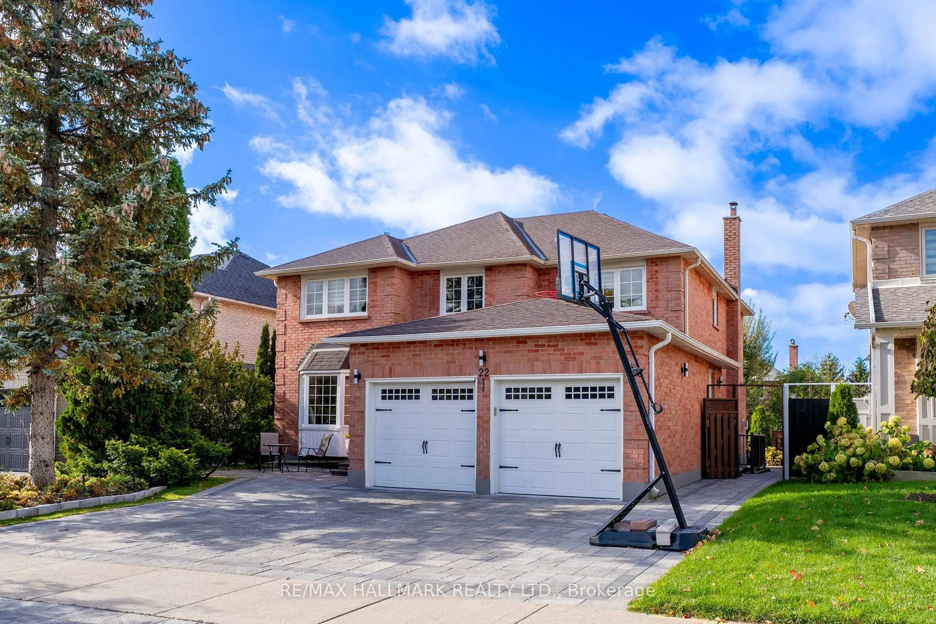 Home with brick exterior material, street for 22 Larratt Lane, Richmond Hill Ontario L4C 9H9