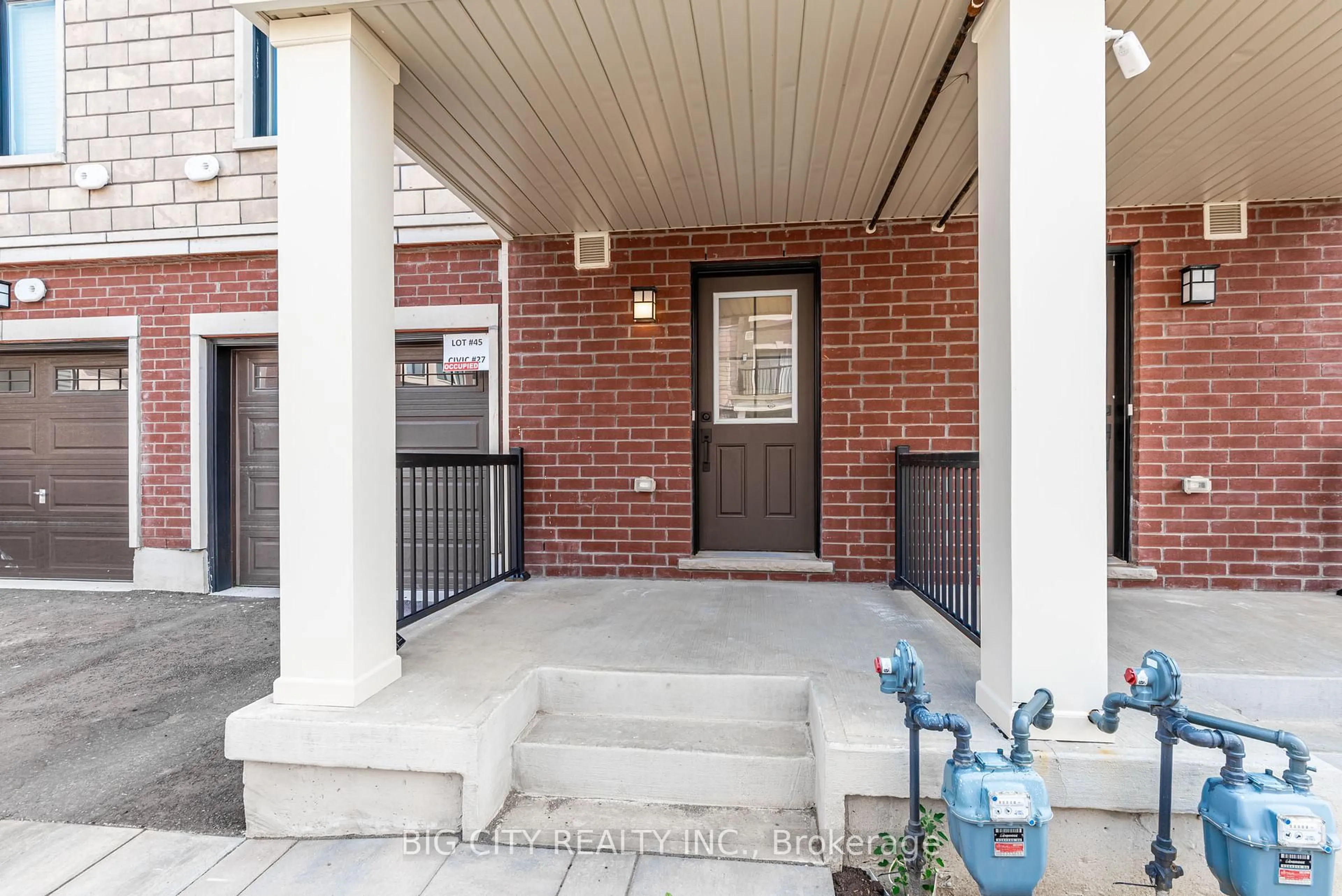 Indoor entryway for 27 Canton Lane, Whitchurch-Stouffville Ontario L4A 4W8