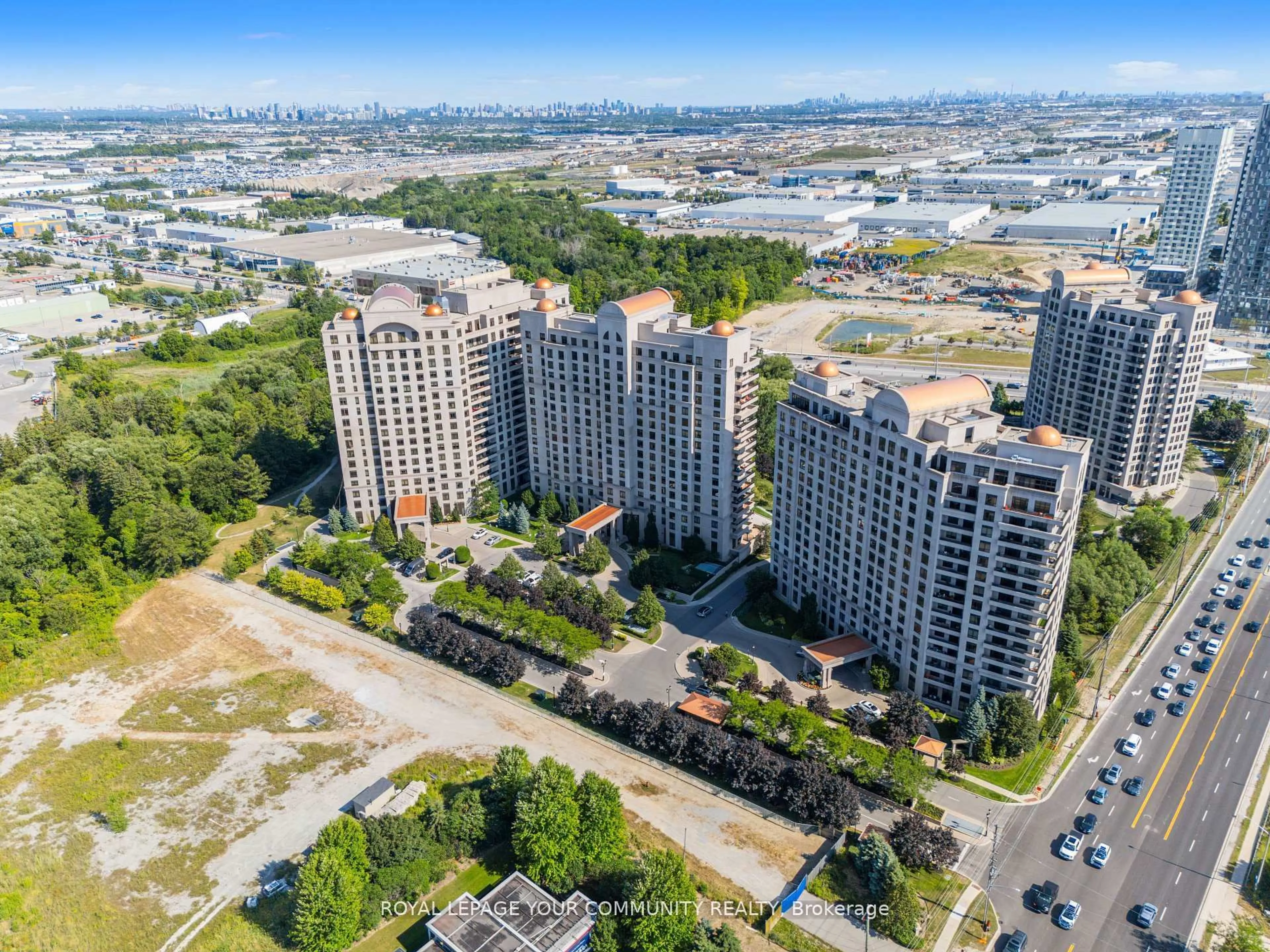 A pic from outside/outdoor area/front of a property/back of a property/a pic from drone, city buildings view from balcony for 9245 Jane St #PH01, Vaughan Ontario L6A 1H7