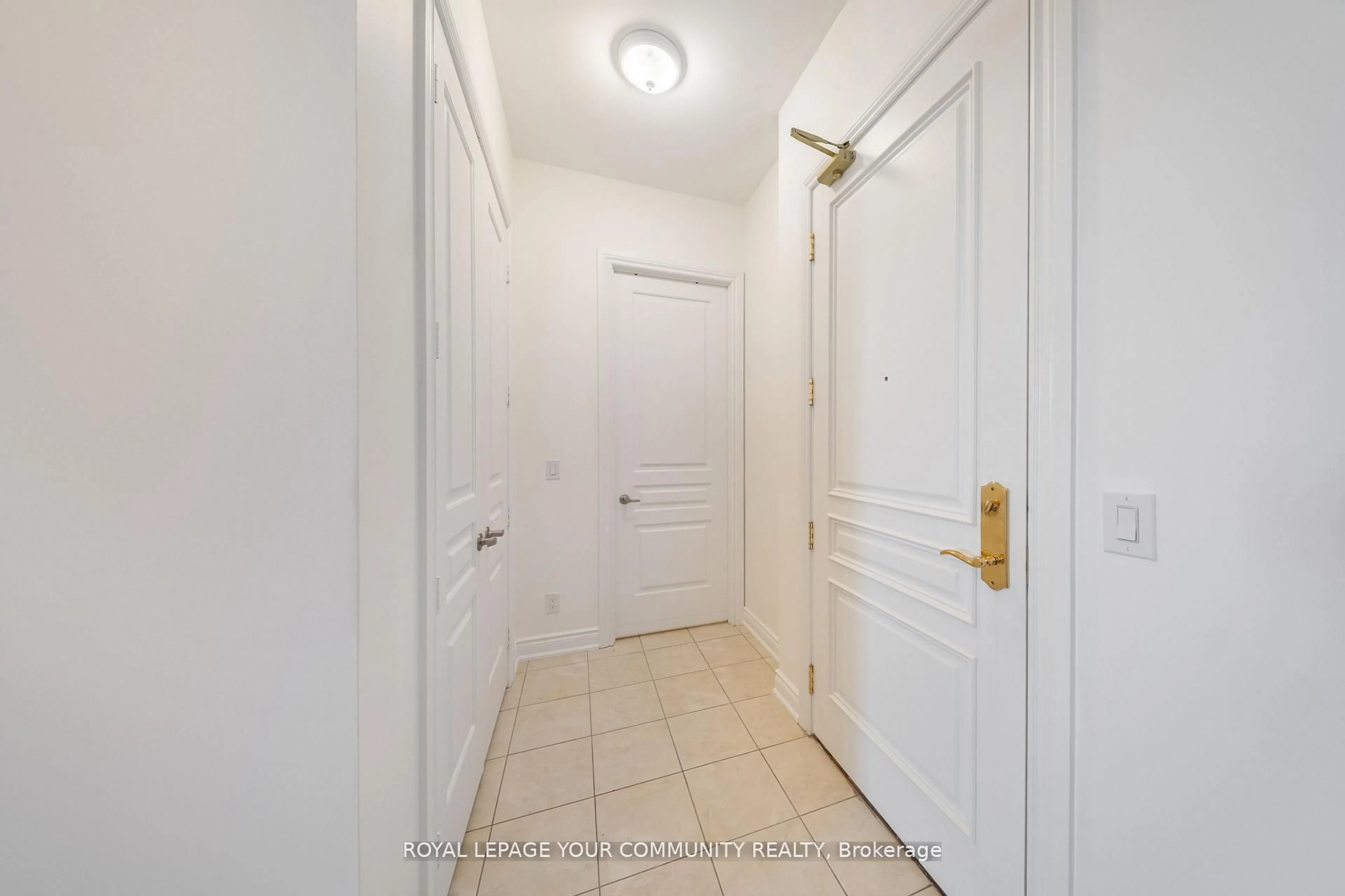 Indoor entryway for 9245 Jane St #PH01, Vaughan Ontario L6A 1H7