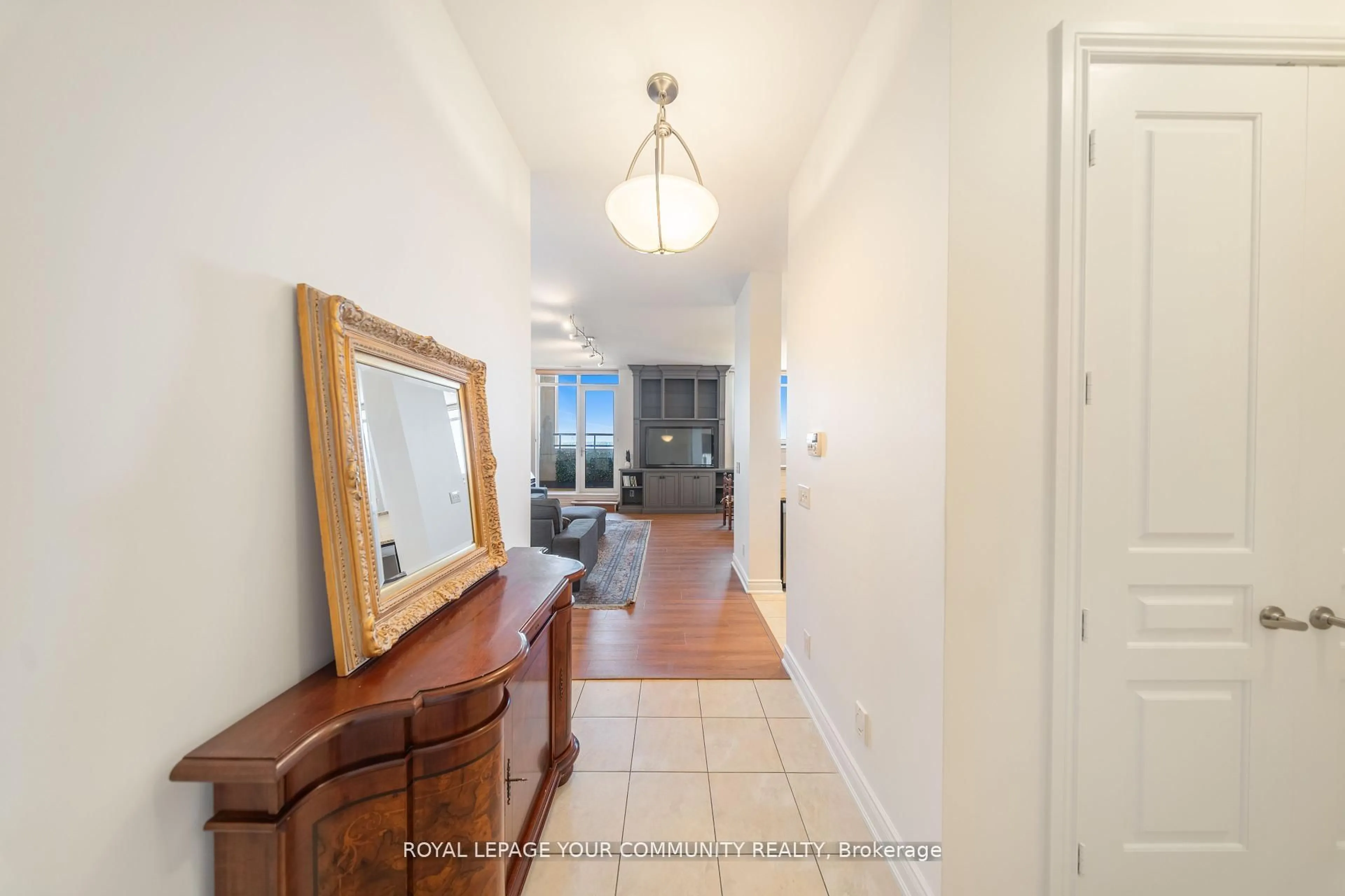 Indoor entryway for 9245 Jane St #PH01, Vaughan Ontario L6A 1H7