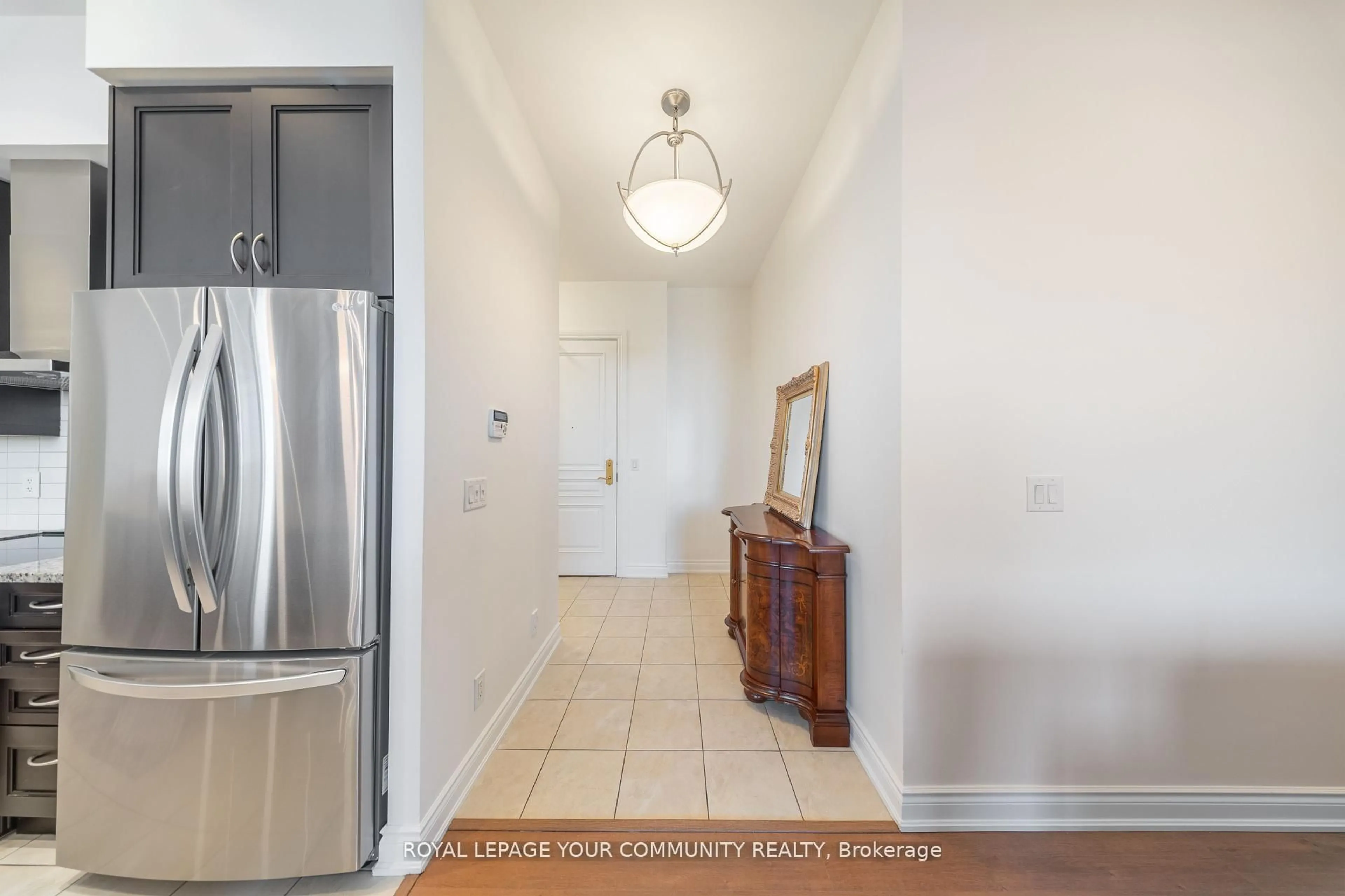 Indoor entryway for 9245 Jane St #PH01, Vaughan Ontario L6A 1H7