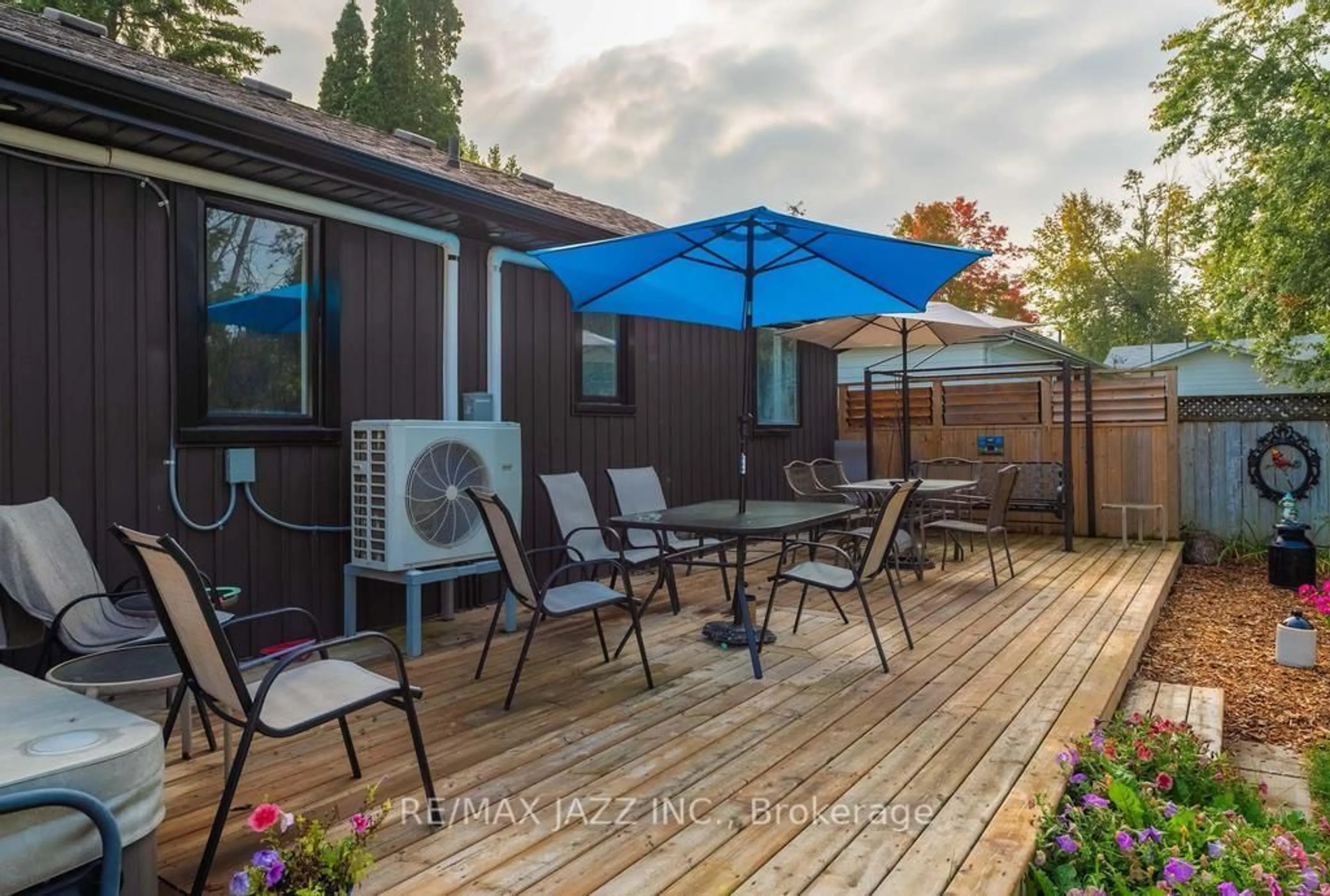 Patio, unknown for 54 Virginia Blvd, Georgina Ontario L0E 1N0