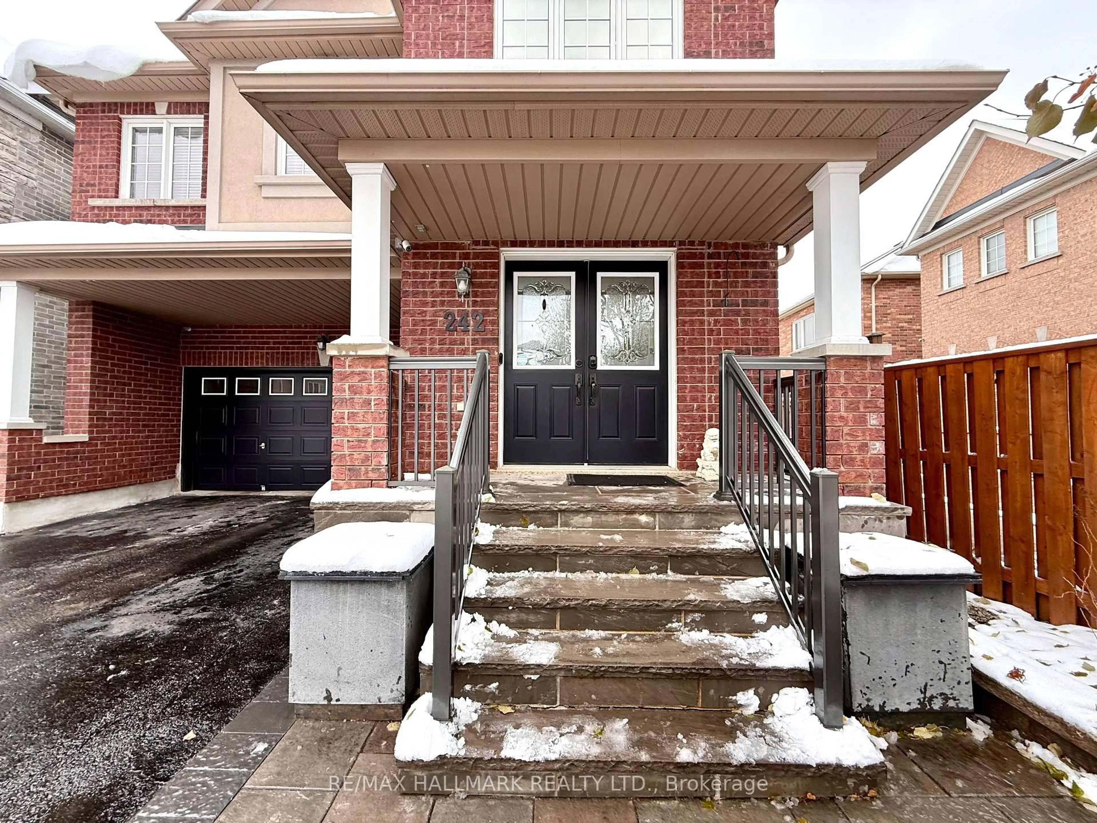 Indoor entryway for 242 Karl Rose Tr, Newmarket Ontario L3X 3J2